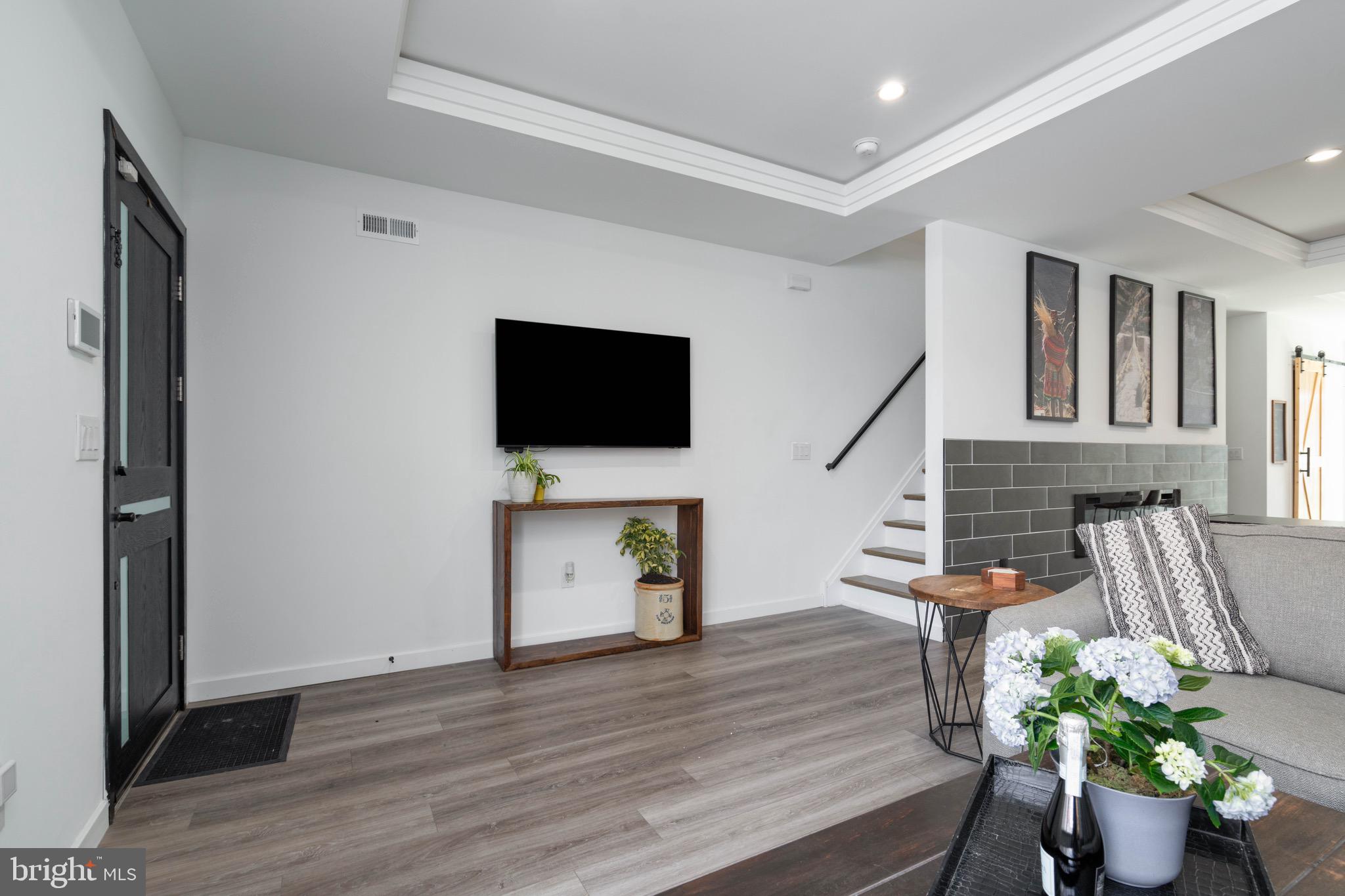 PORT RICHMOND - Residential Lease