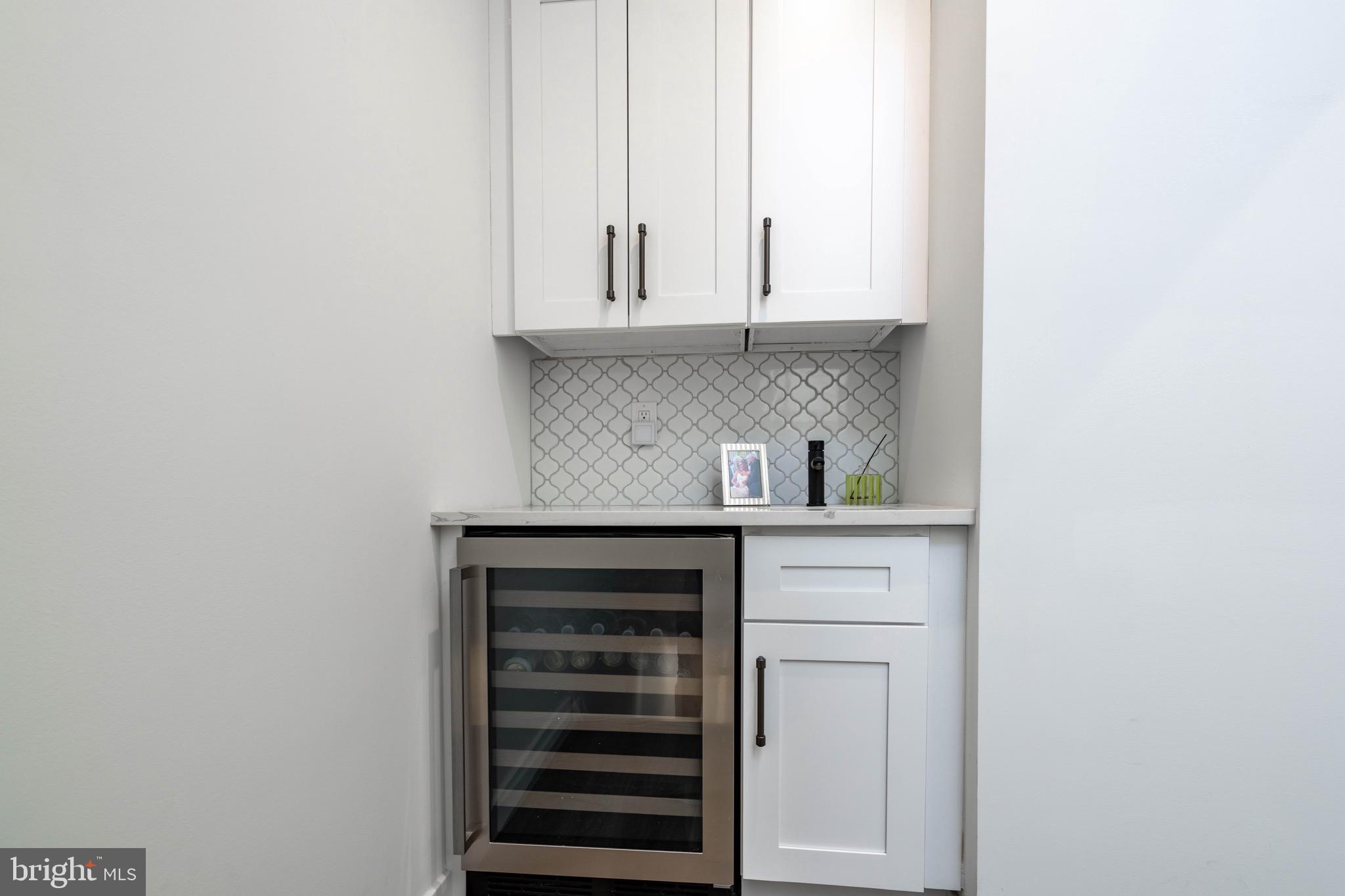 PORT RICHMOND - Residential Lease