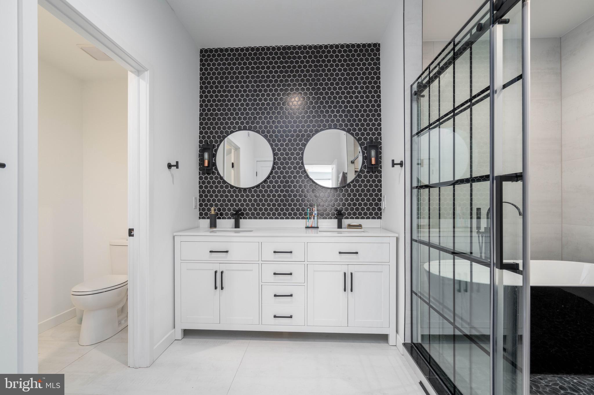 PORT RICHMOND - Residential Lease