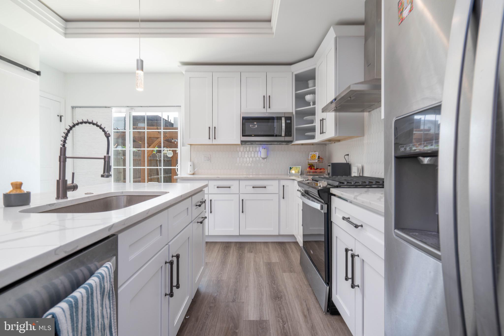 PORT RICHMOND - Residential Lease