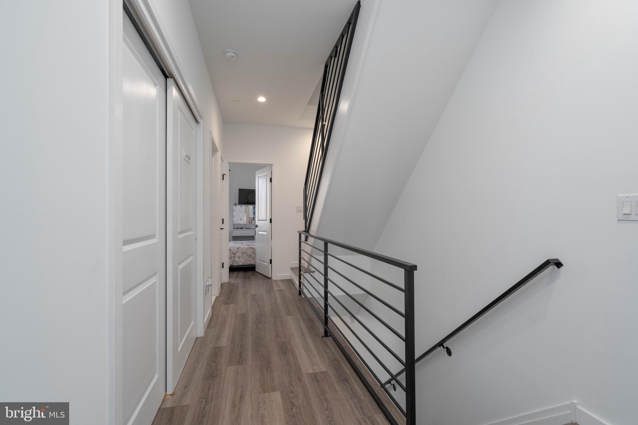 PORT RICHMOND - Residential Lease