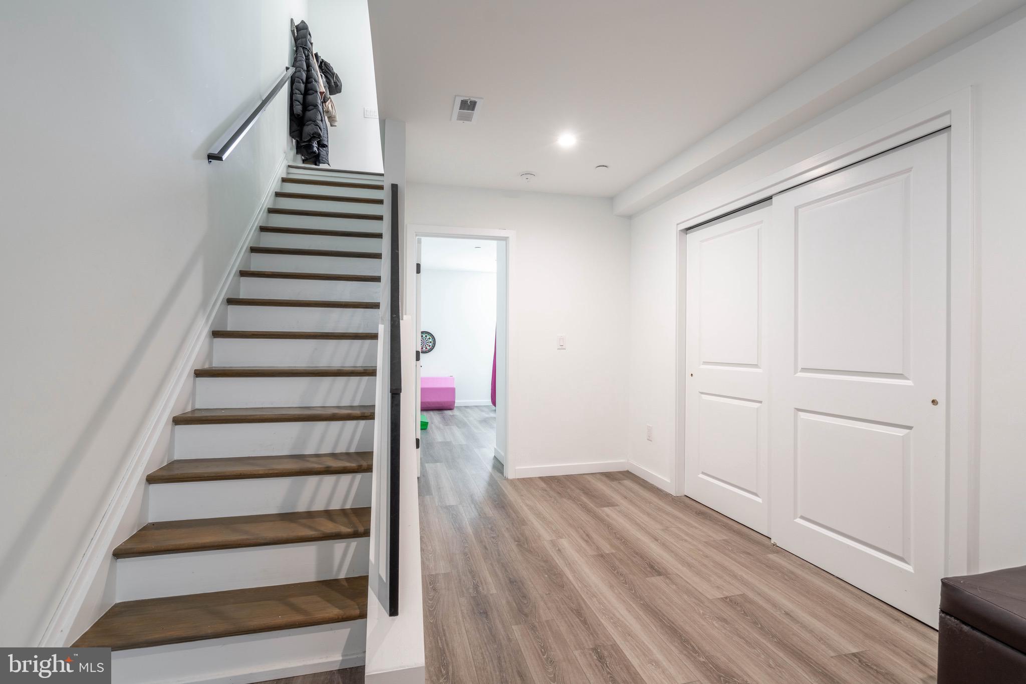 PORT RICHMOND - Residential Lease