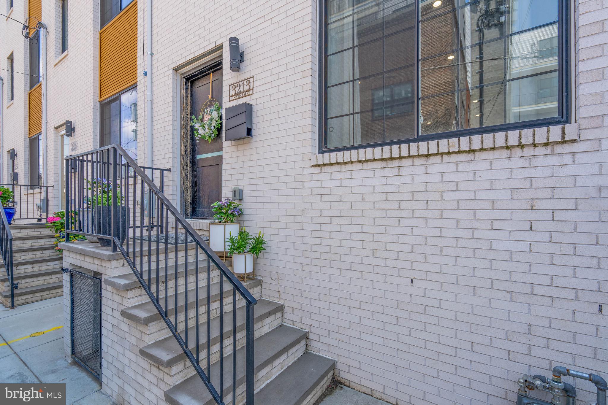 PORT RICHMOND - Residential Lease