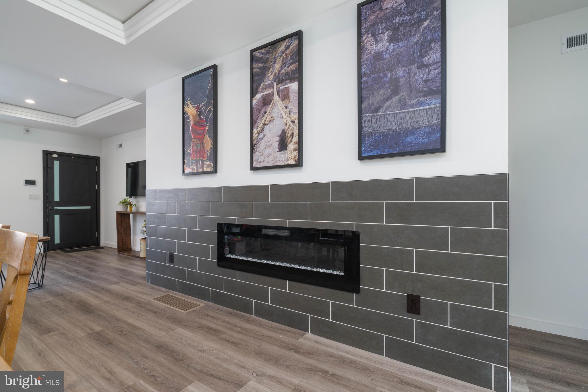 PORT RICHMOND - Residential Lease