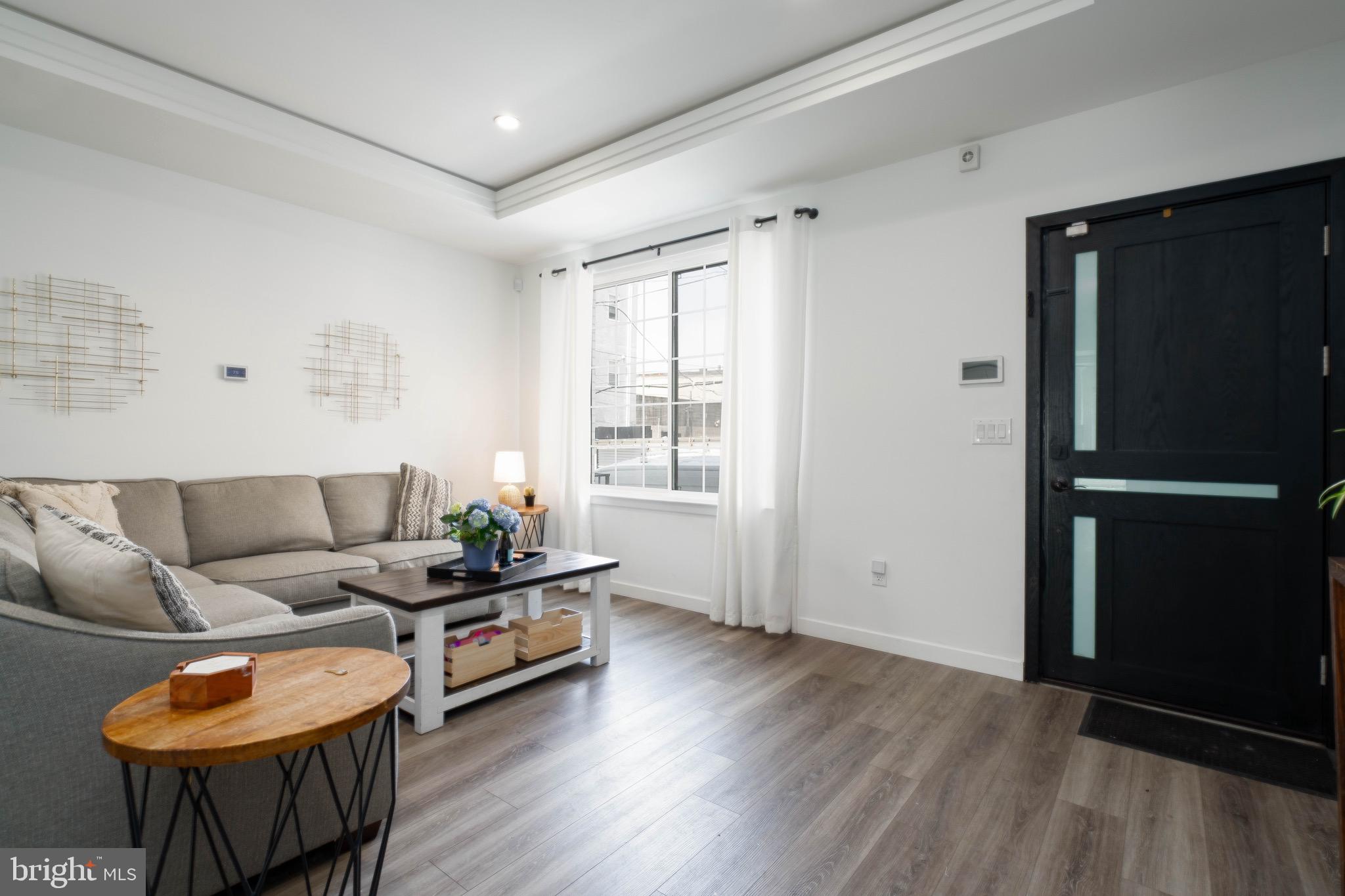 PORT RICHMOND - Residential Lease