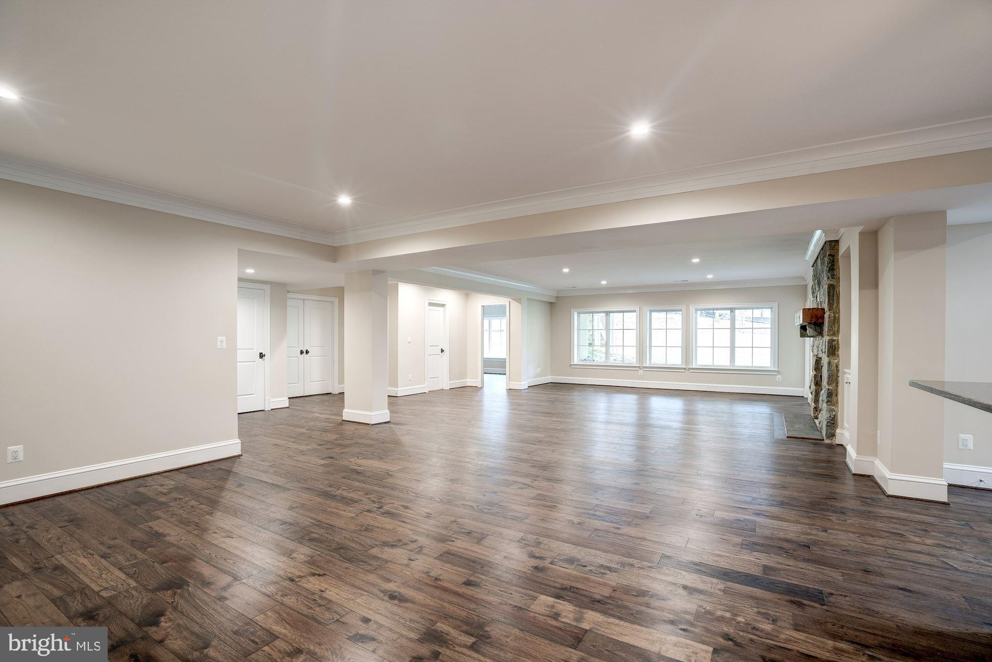 GLENDALE KNOLLS - Residential