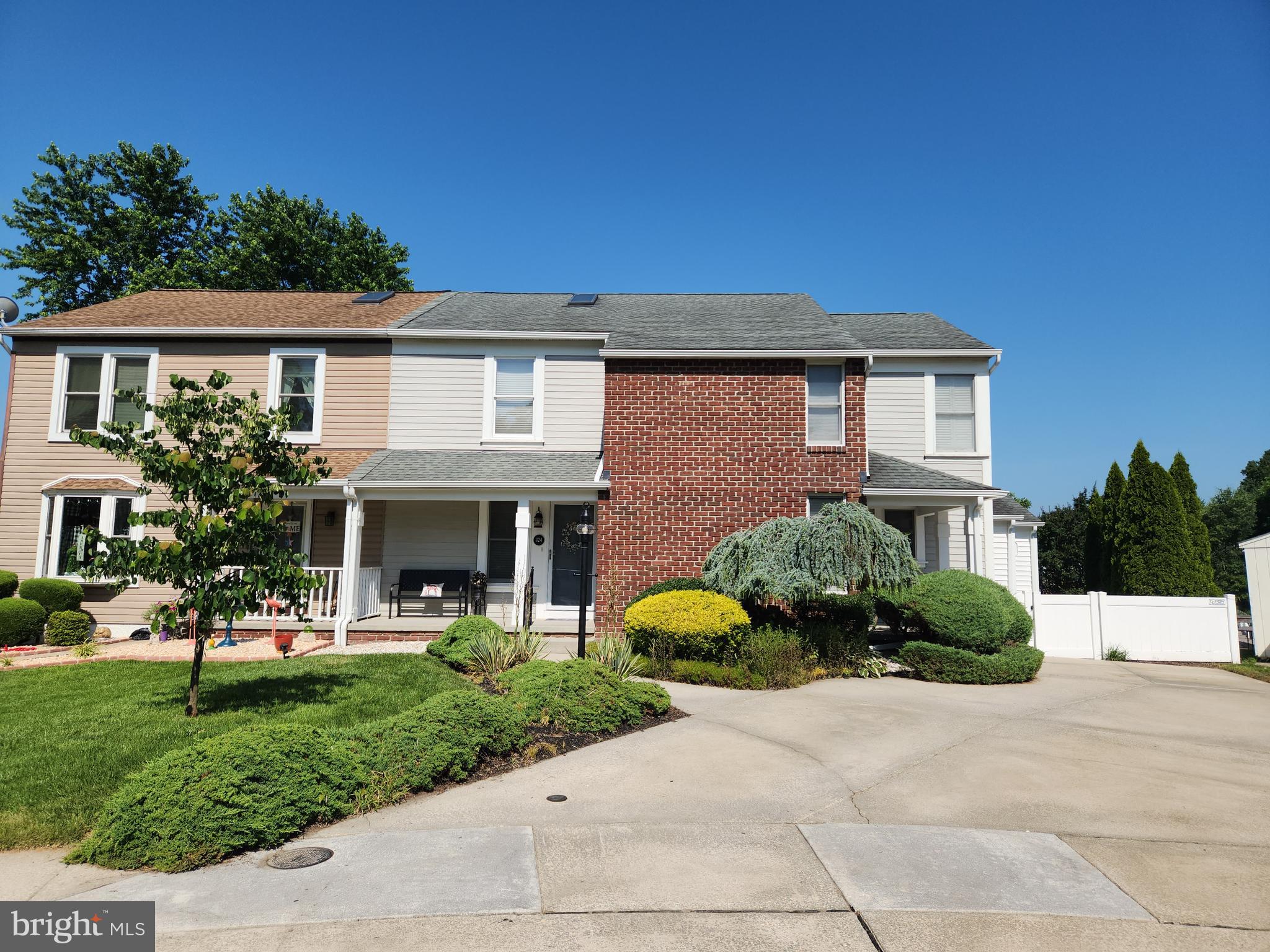 124 RAVENSWOOD COURT