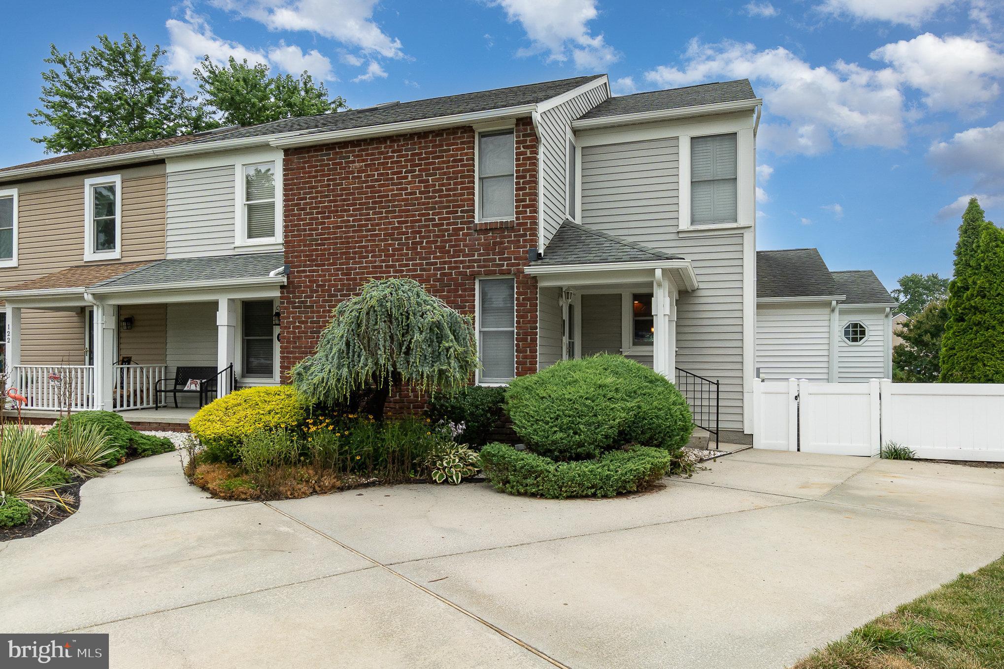 124 RAVENSWOOD COURT