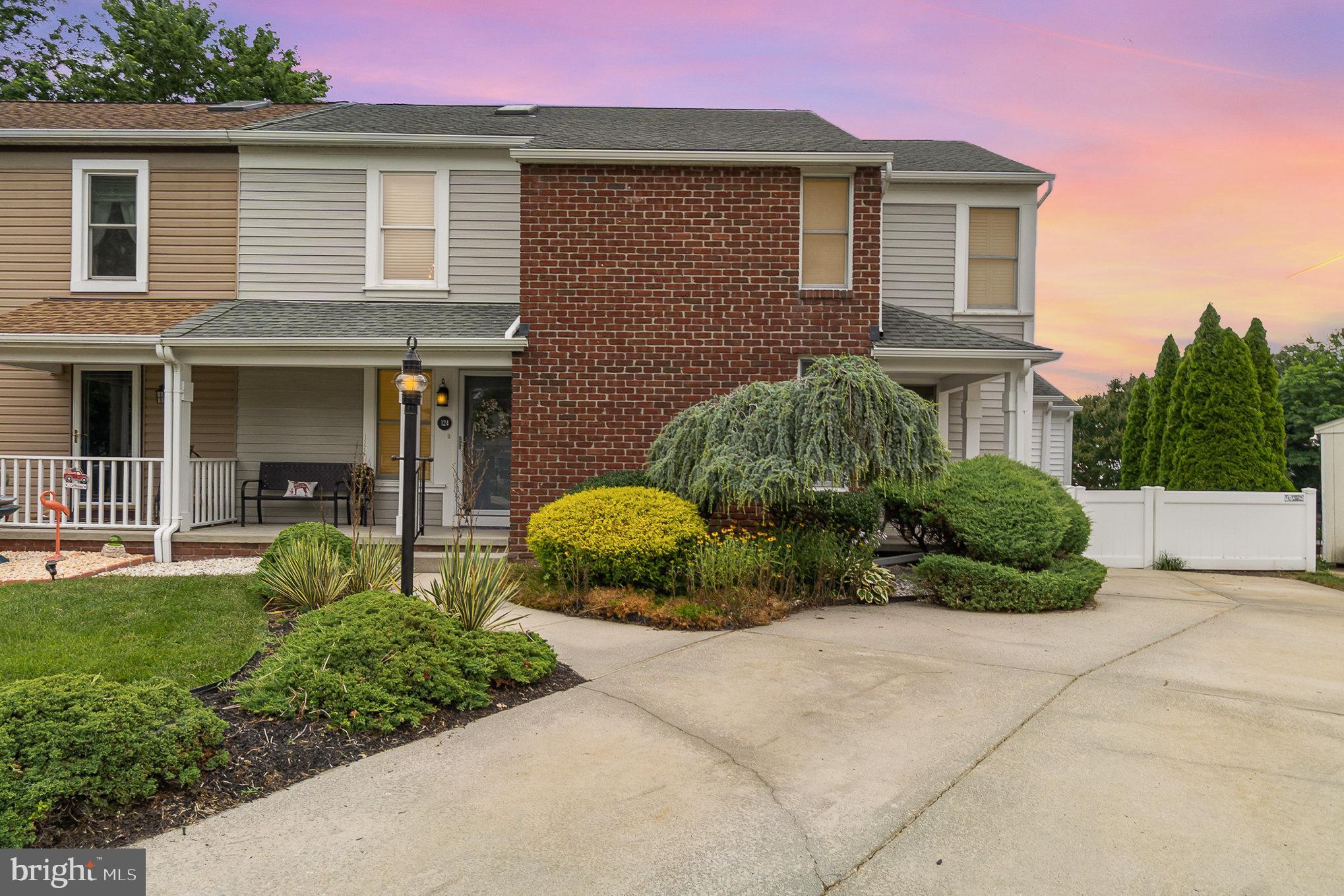 124 RAVENSWOOD COURT