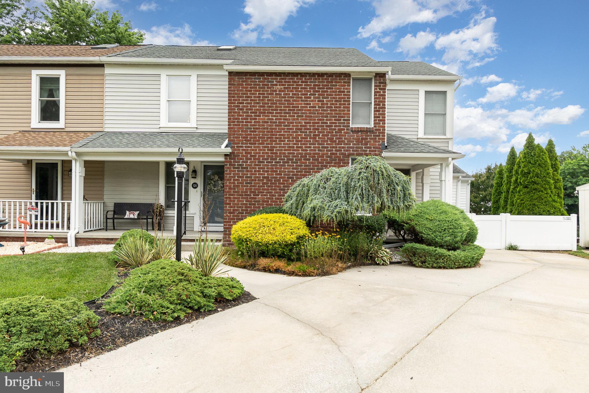 124 RAVENSWOOD COURT