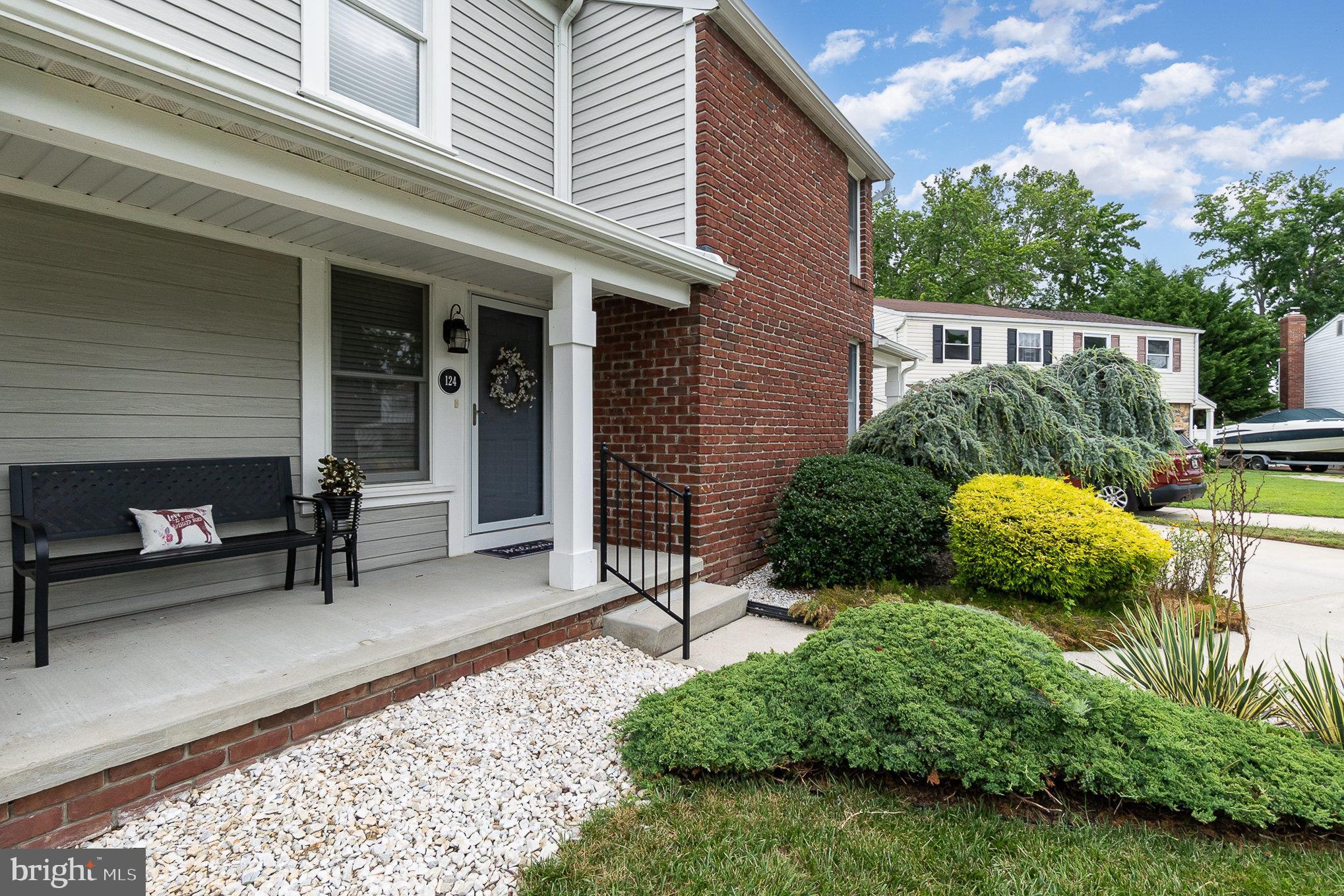 124 RAVENSWOOD COURT