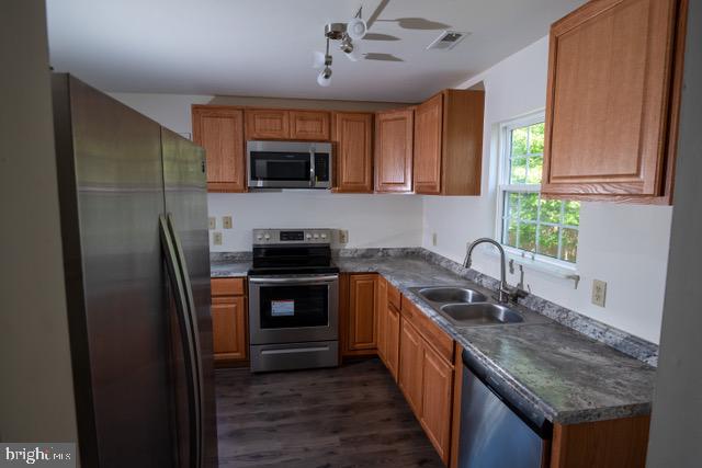 CEDARHURST ON THE BAY - Residential