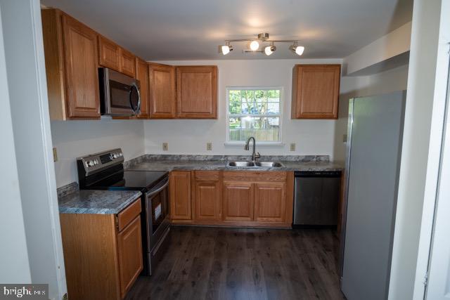 CEDARHURST ON THE BAY - Residential