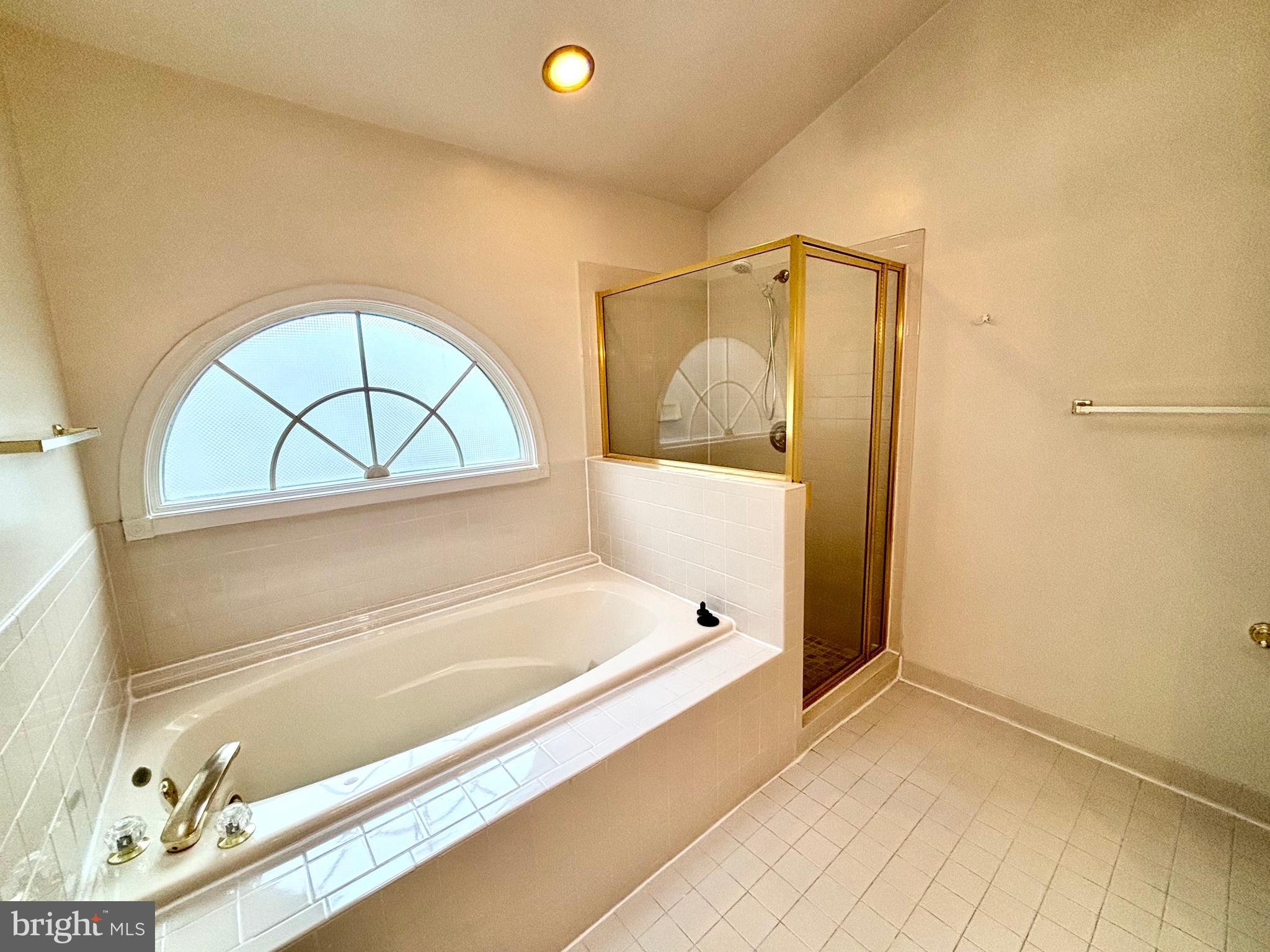 DECOVERLY ADVENTURE - Residential Lease