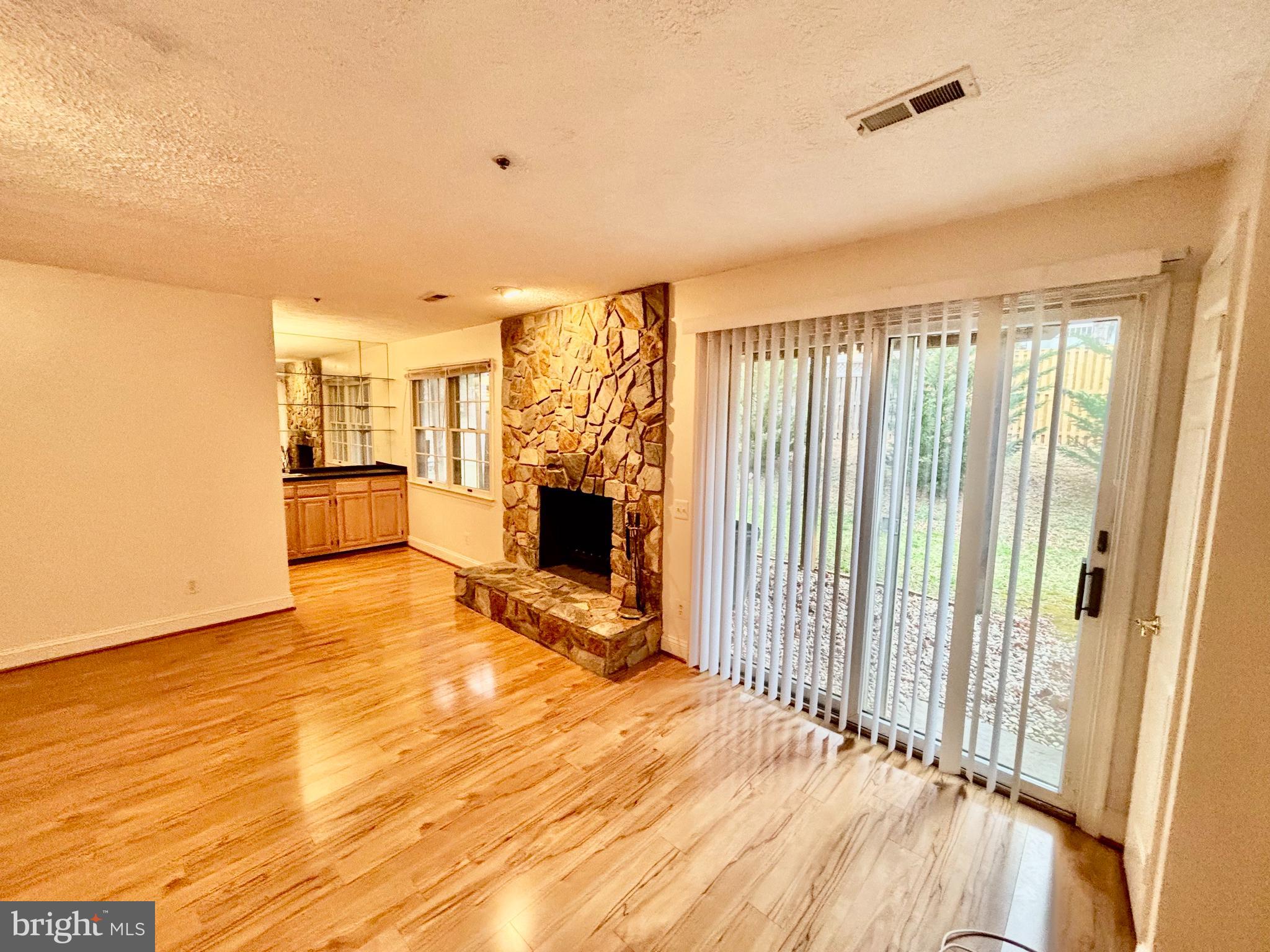 DECOVERLY ADVENTURE - Residential Lease