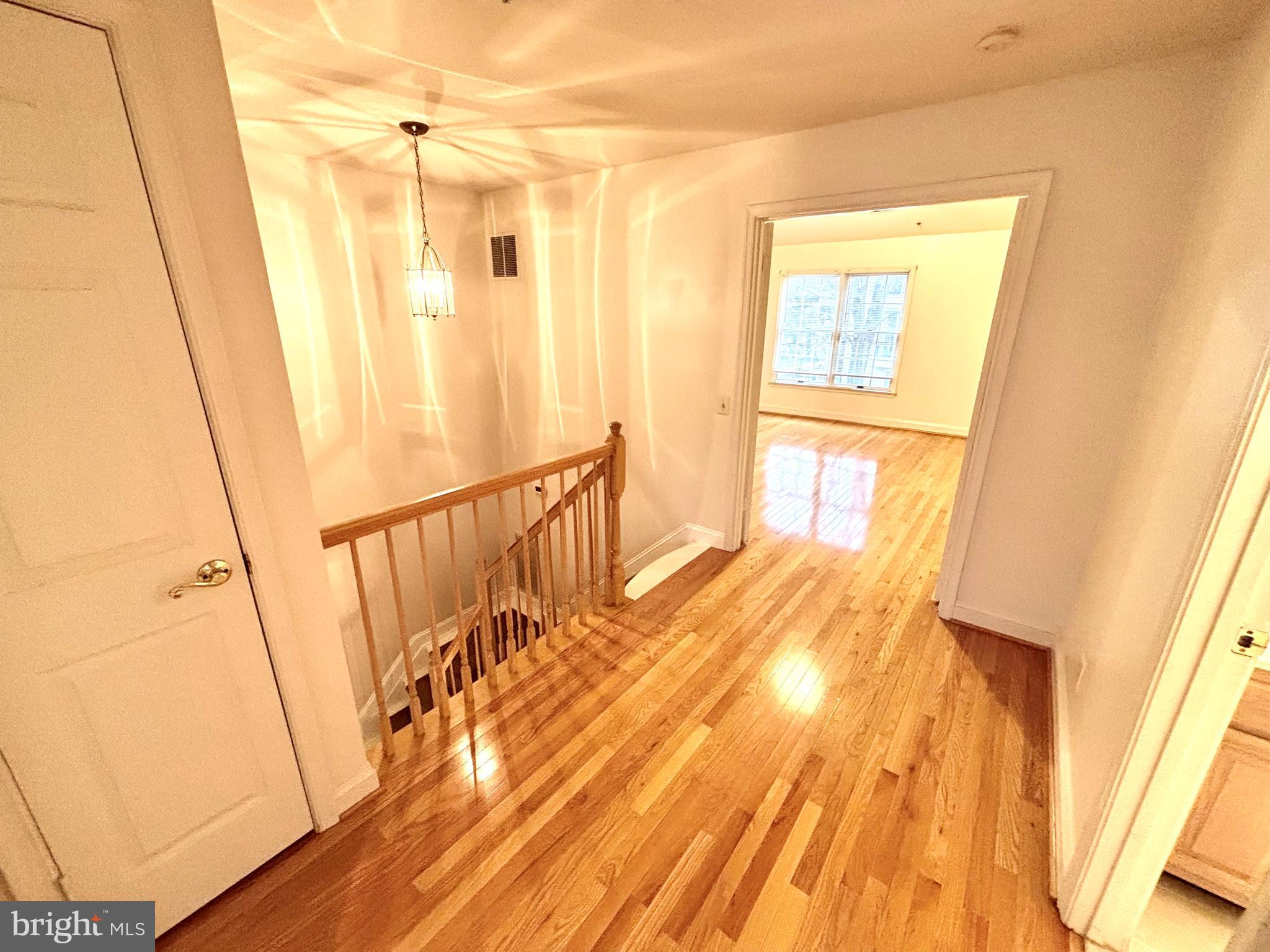 DECOVERLY ADVENTURE - Residential Lease