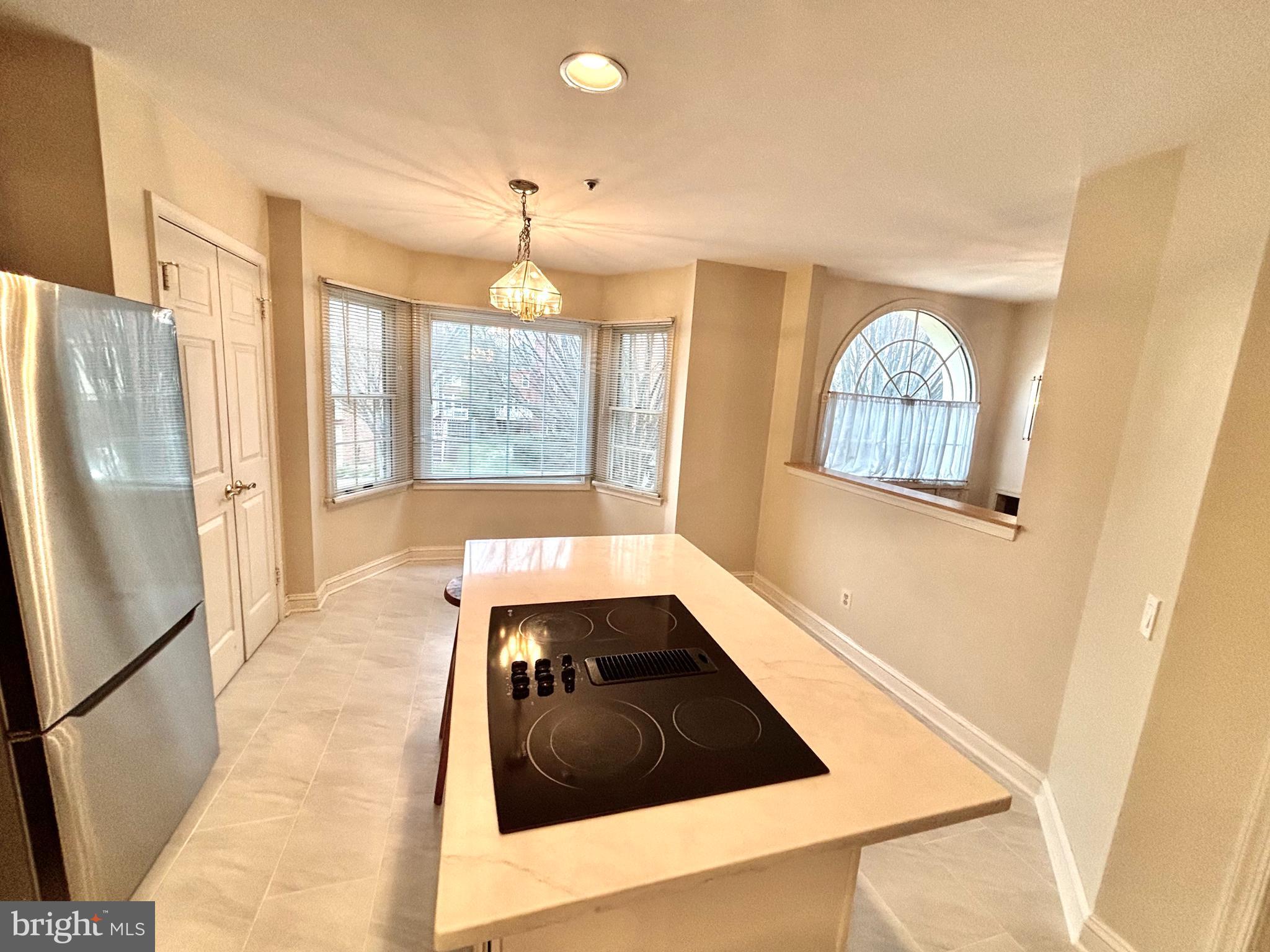 DECOVERLY ADVENTURE - Residential Lease