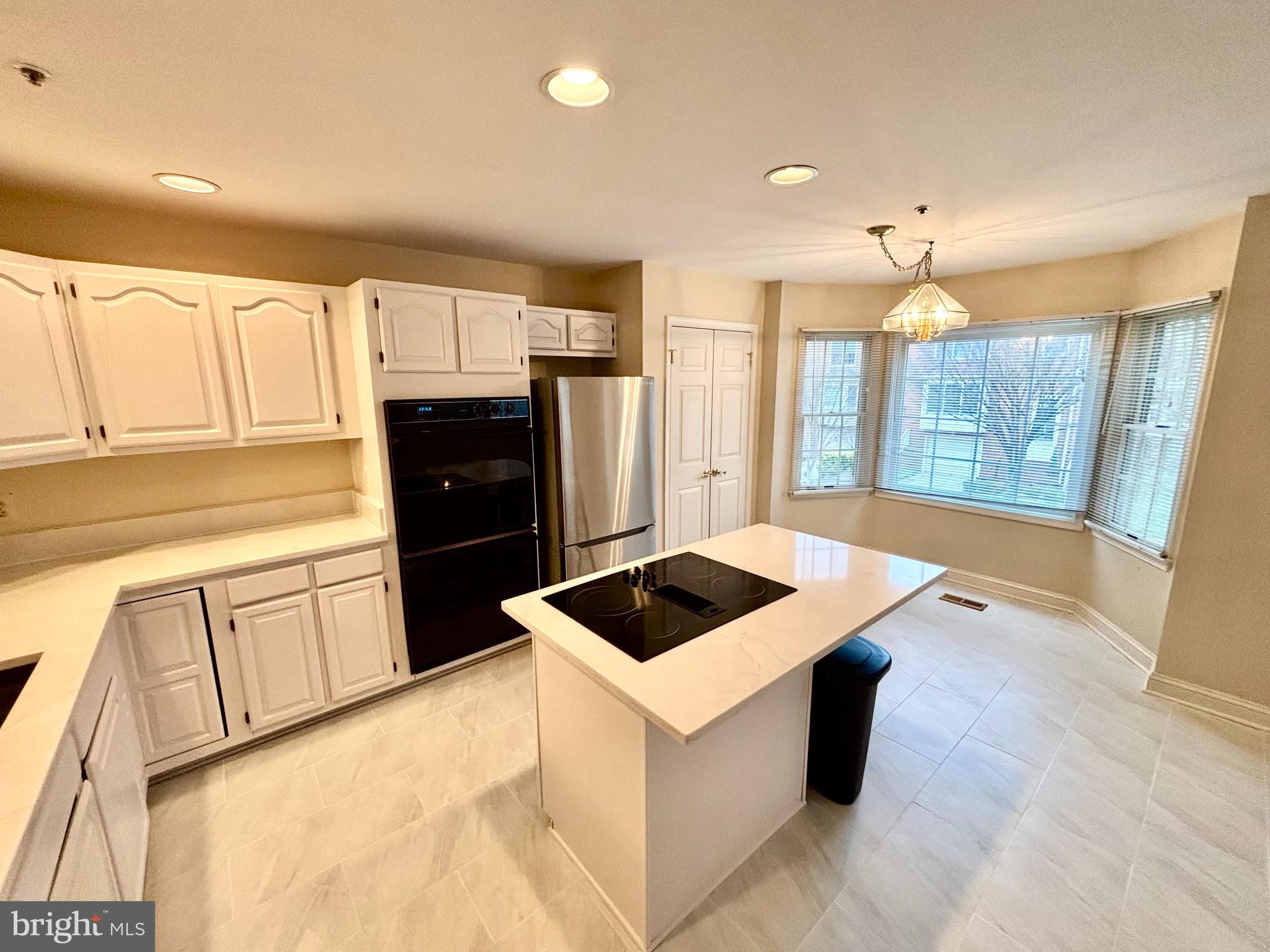 DECOVERLY ADVENTURE - Residential Lease