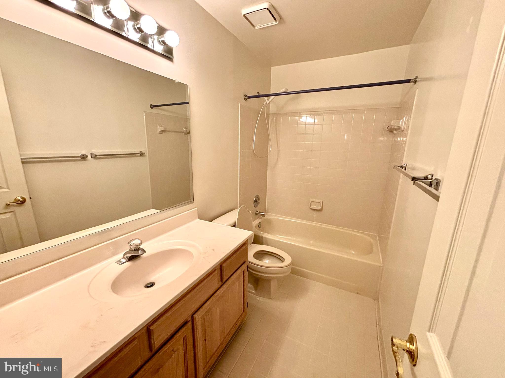 DECOVERLY ADVENTURE - Residential Lease