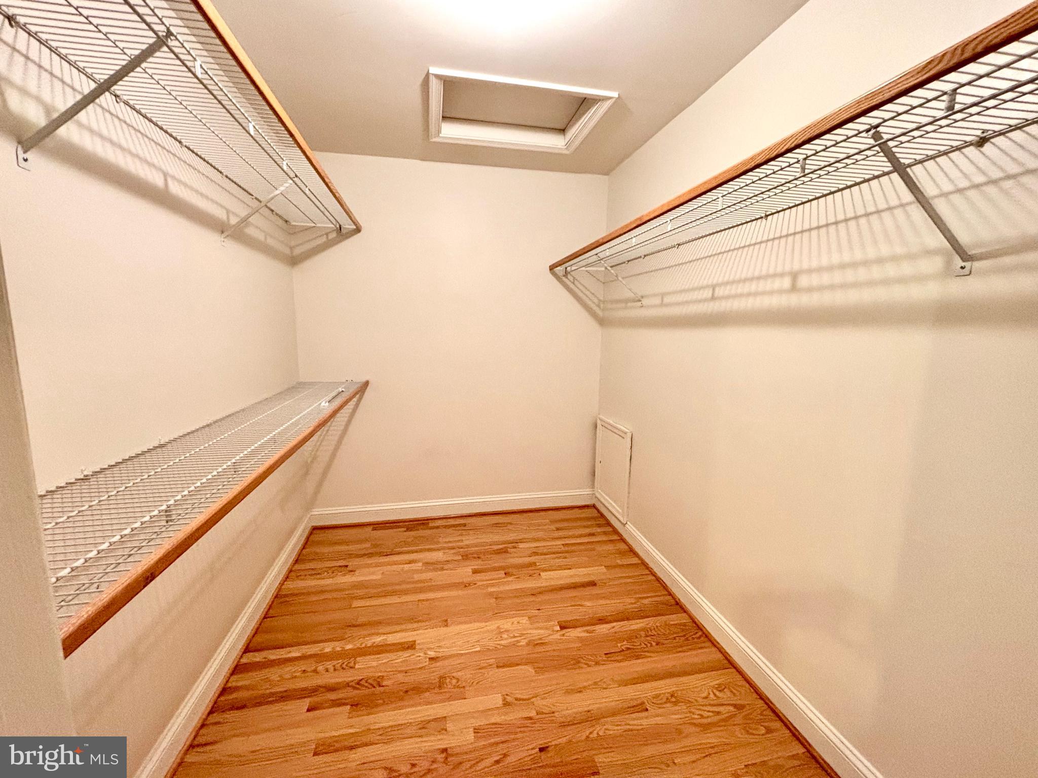 DECOVERLY ADVENTURE - Residential Lease