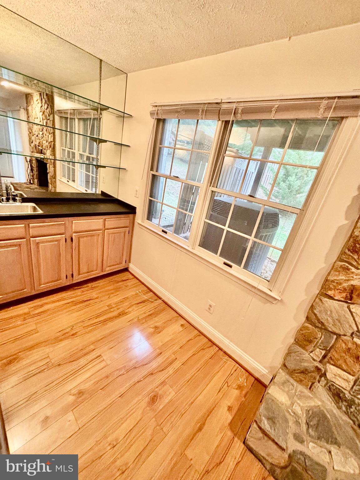 DECOVERLY ADVENTURE - Residential Lease