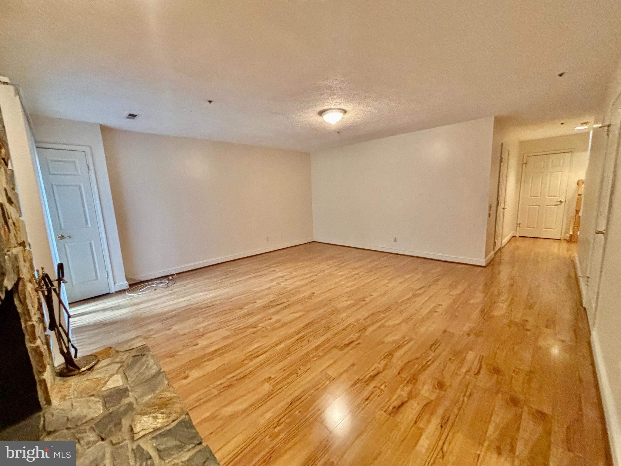 DECOVERLY ADVENTURE - Residential Lease