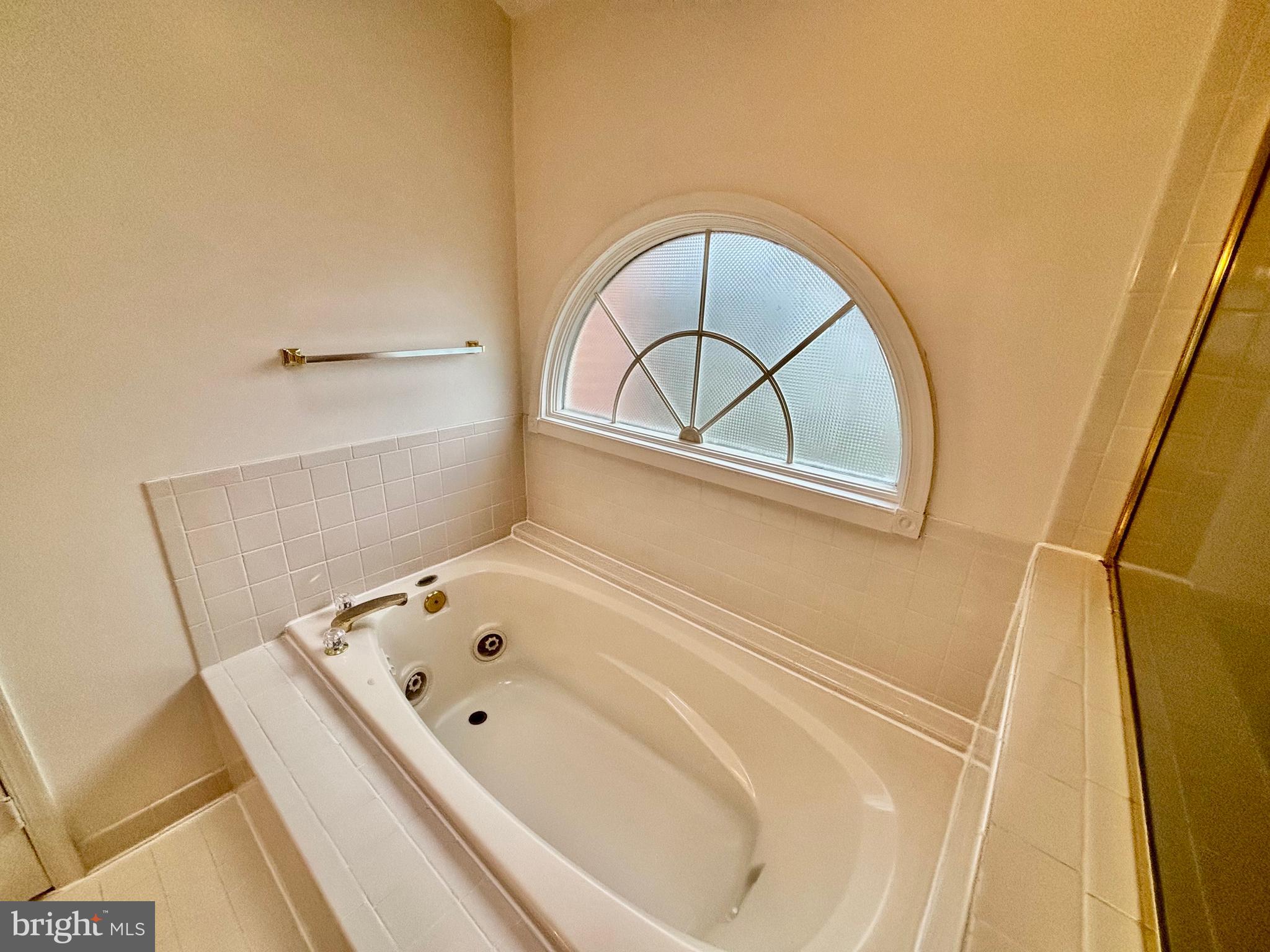 DECOVERLY ADVENTURE - Residential Lease