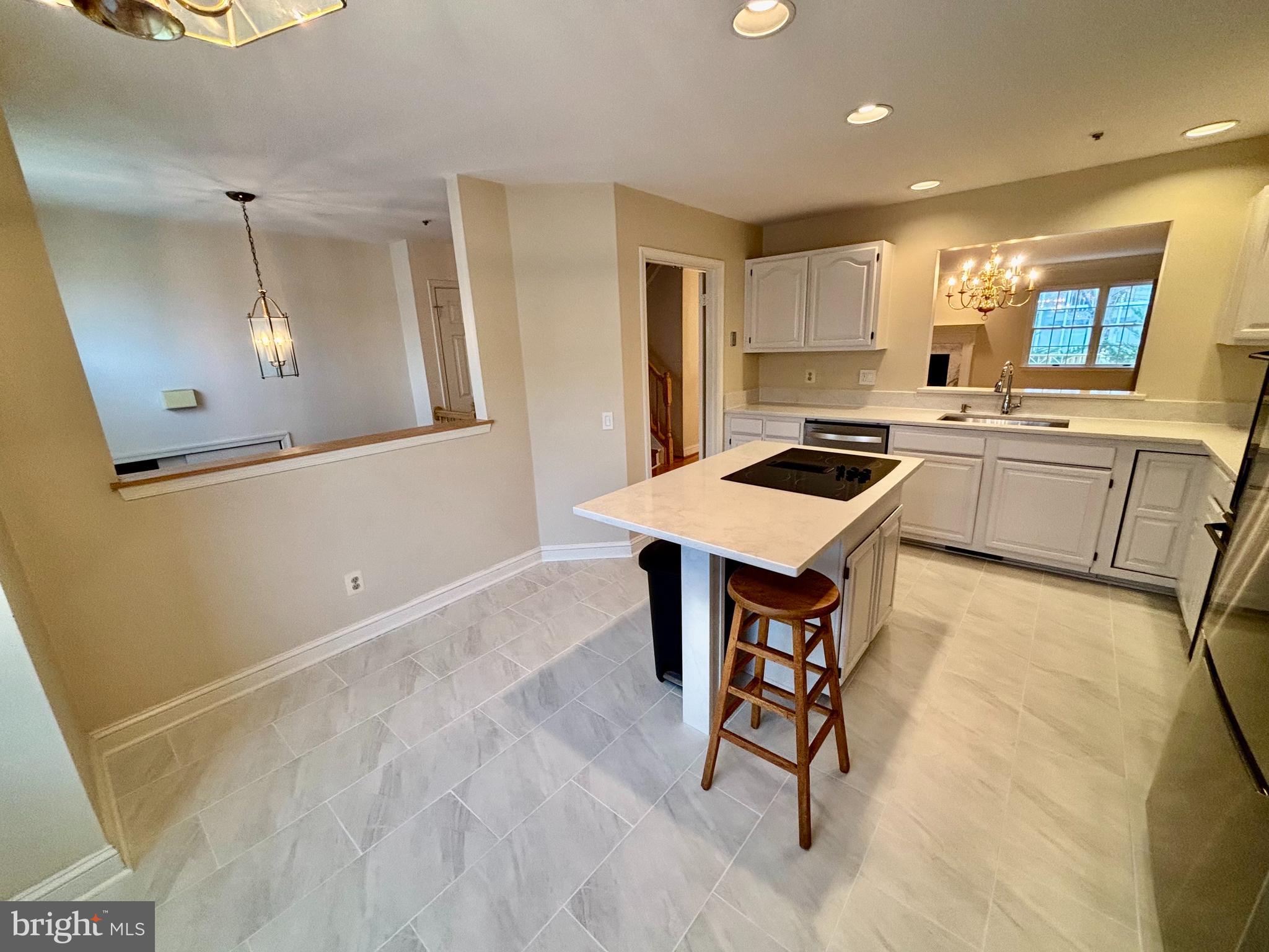 DECOVERLY ADVENTURE - Residential Lease