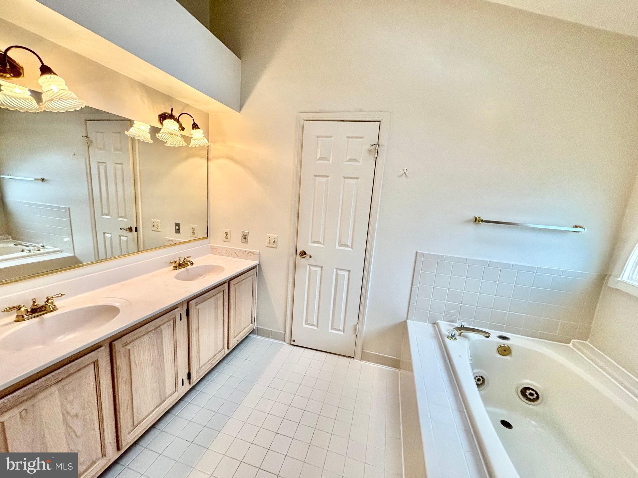 DECOVERLY ADVENTURE - Residential Lease