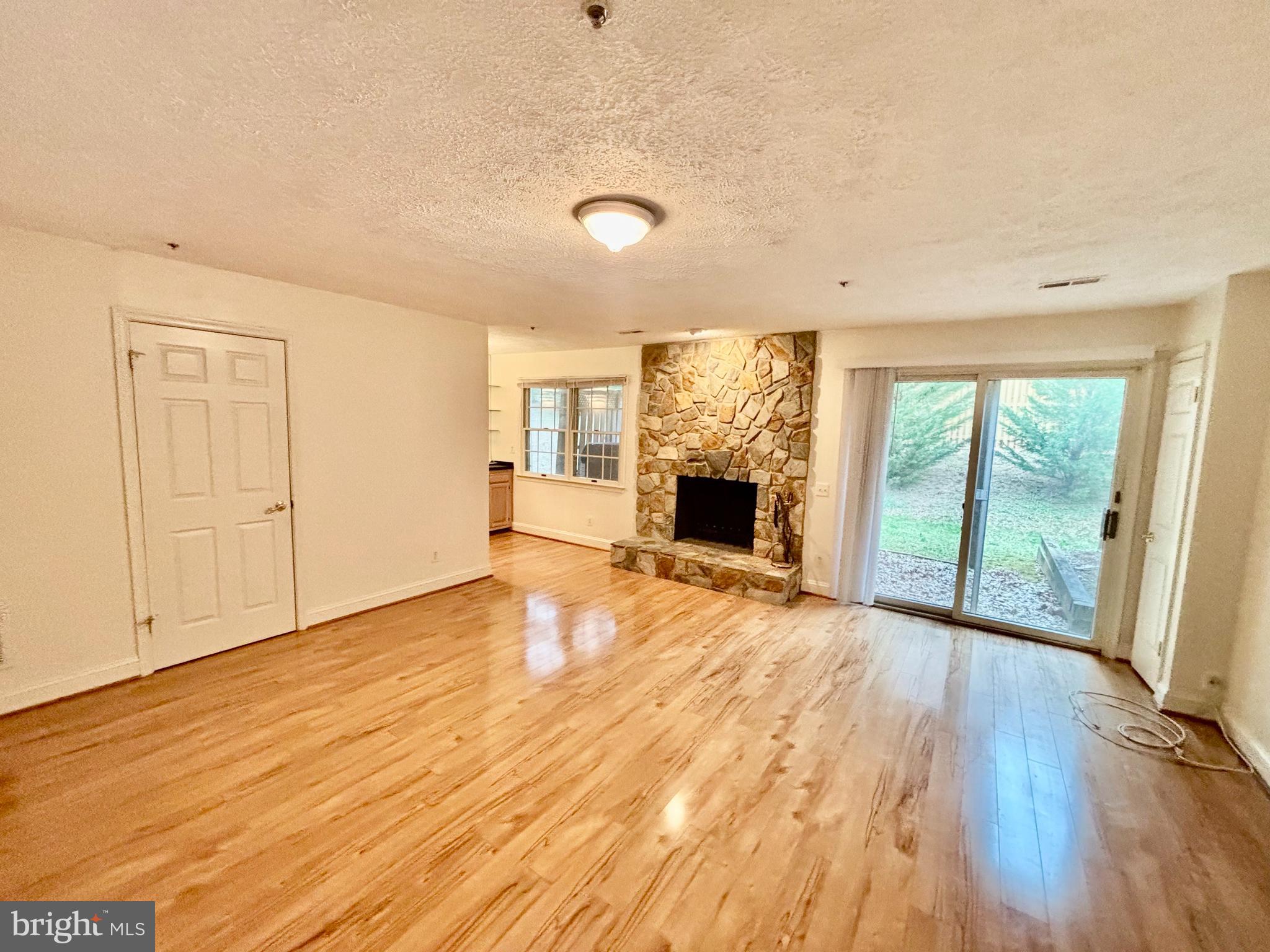 DECOVERLY ADVENTURE - Residential Lease