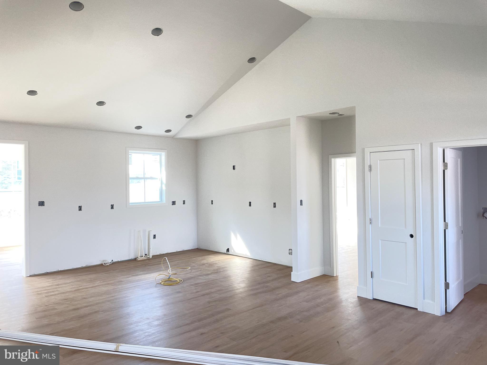 NADENBOUSCH PINES - Residential