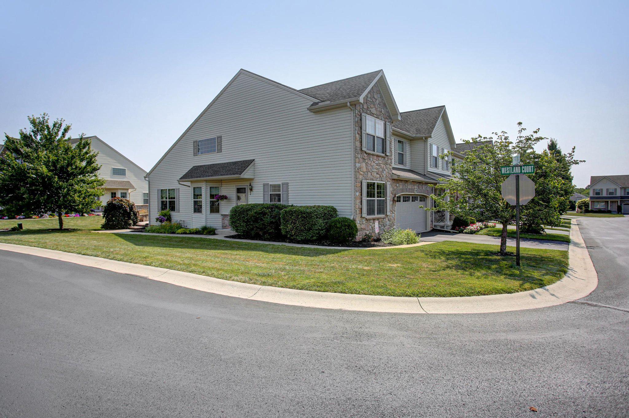 732 GLADSTONE COURT
