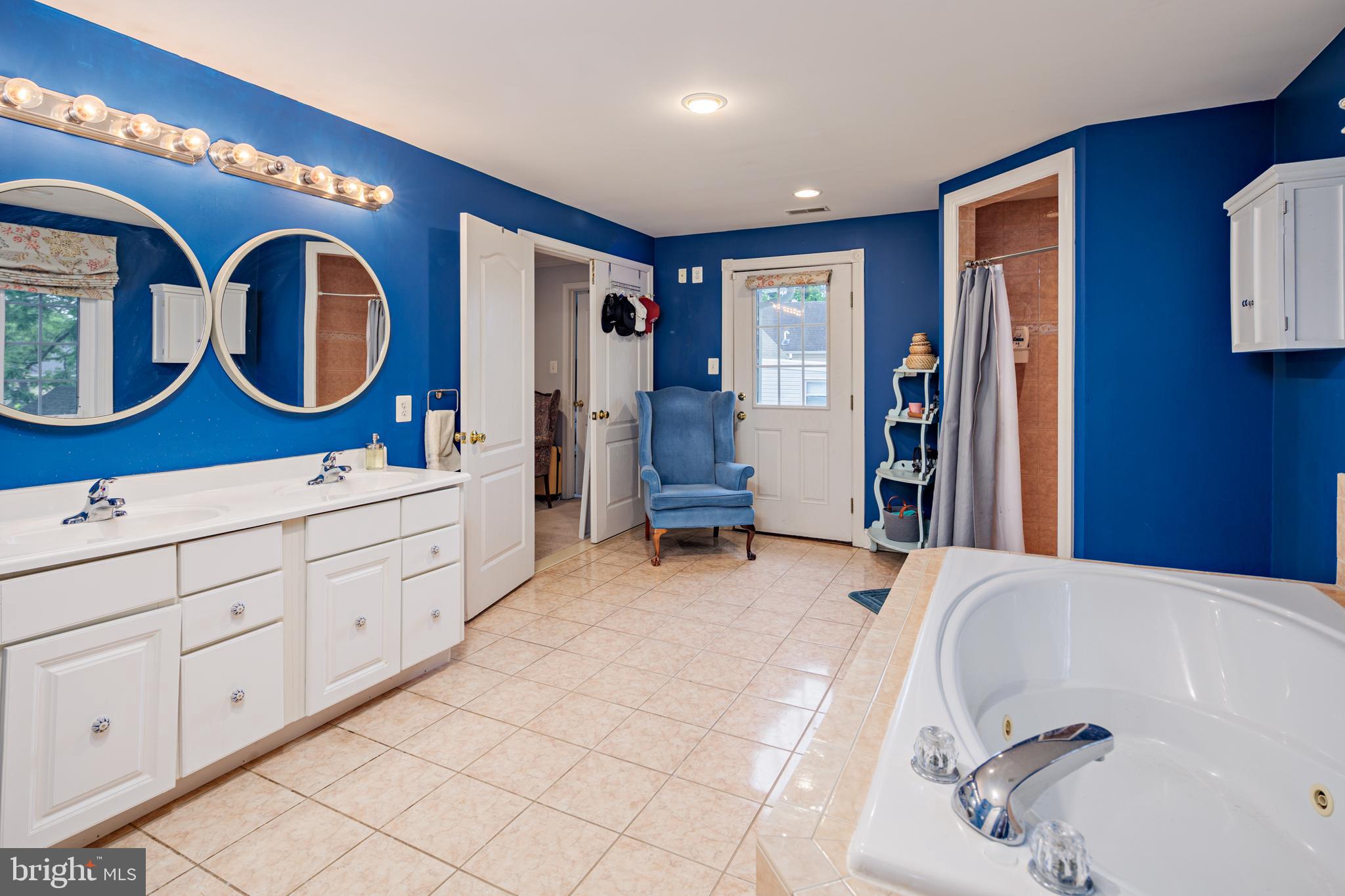 LAKE EVESHAM - Residential Lease