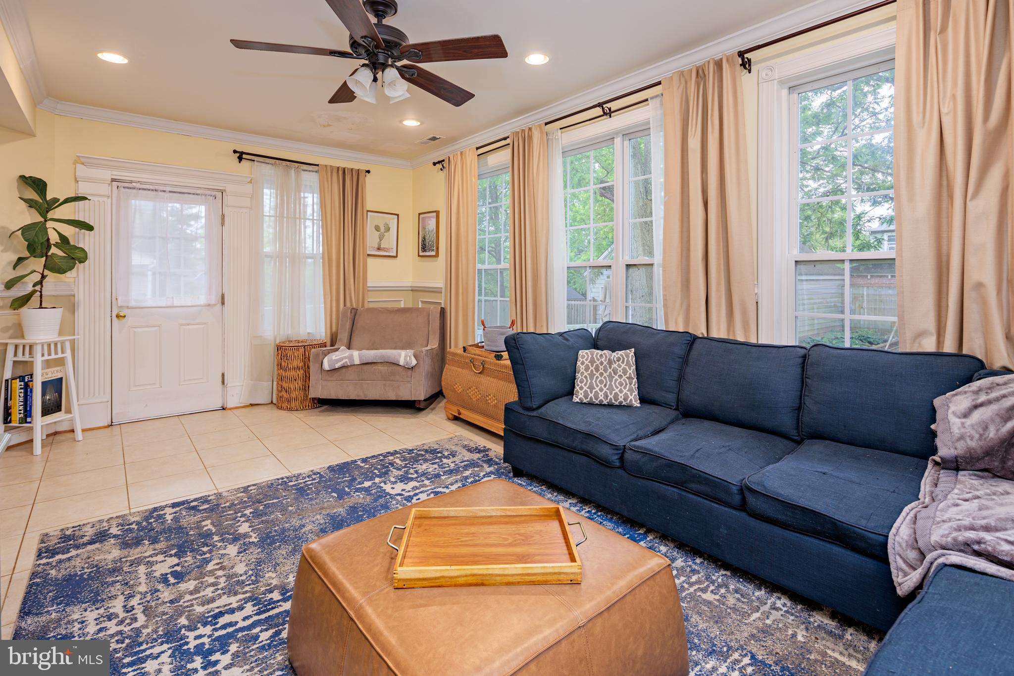 LAKE EVESHAM - Residential Lease