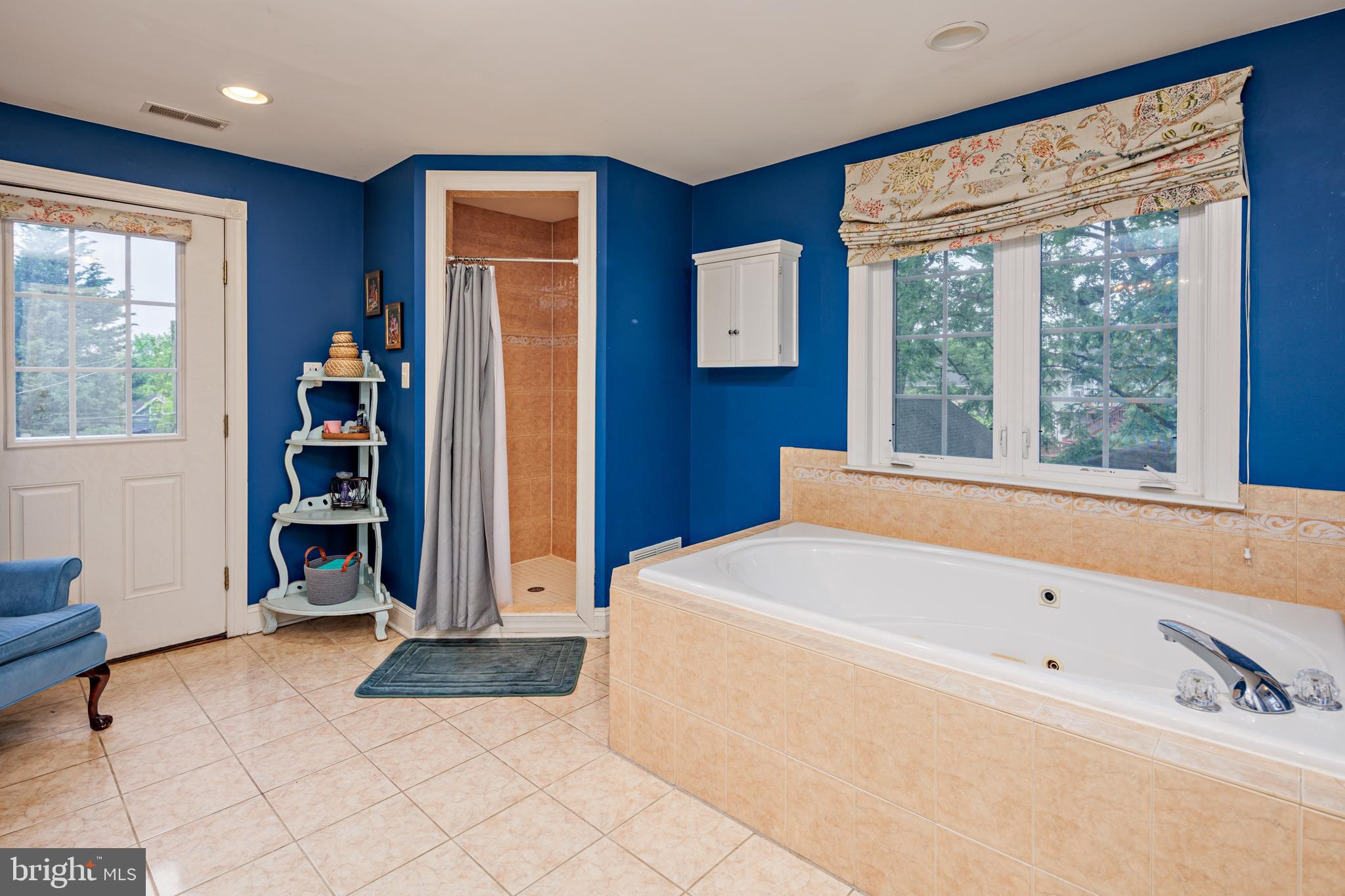 LAKE EVESHAM - Residential Lease