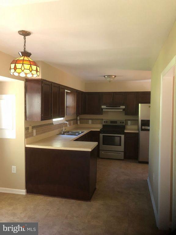 SHERATON HILLS EAST - Residential Lease