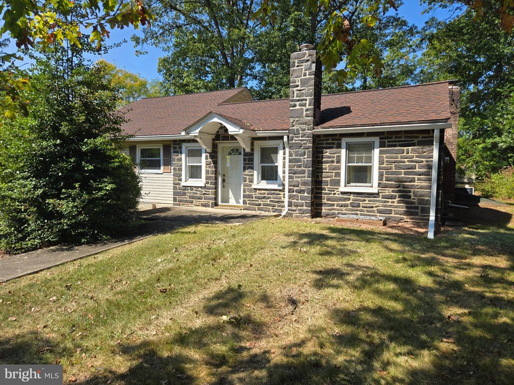 Photo of 1242 W Orvilla Road, HATFIELD, PA 19440 (MLS # PAMC2156254)