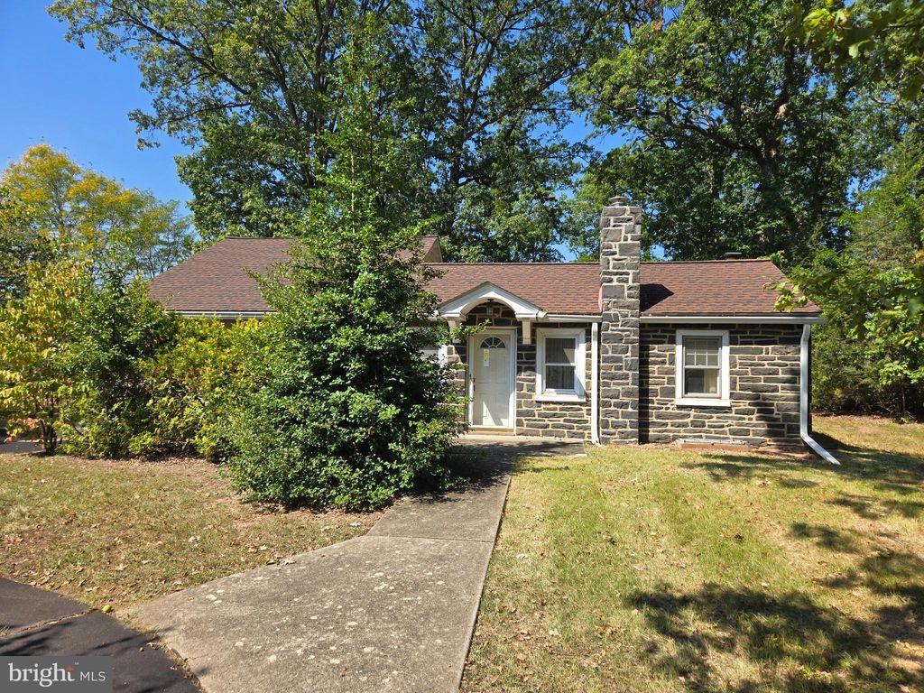Photo of 1242 W Orvilla Road, HATFIELD, PA 19440 (MLS # PAMC2156254)