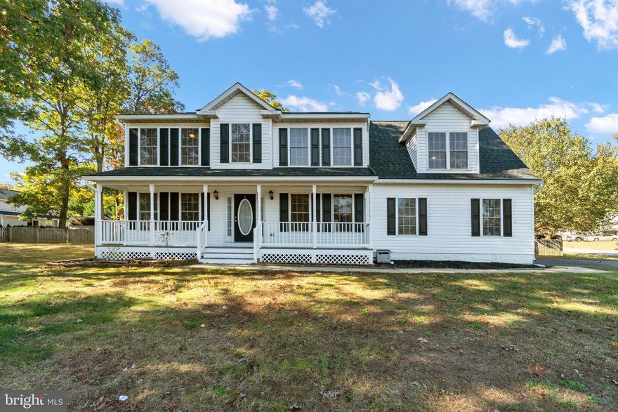 Your search is over! This beautiful Colonial in Kingswood Subdivision is what you've been looking for! Large corner lot complete with screened-in porch! Large bedrooms and luxurious Primary Suite! This home is an absolute must see!