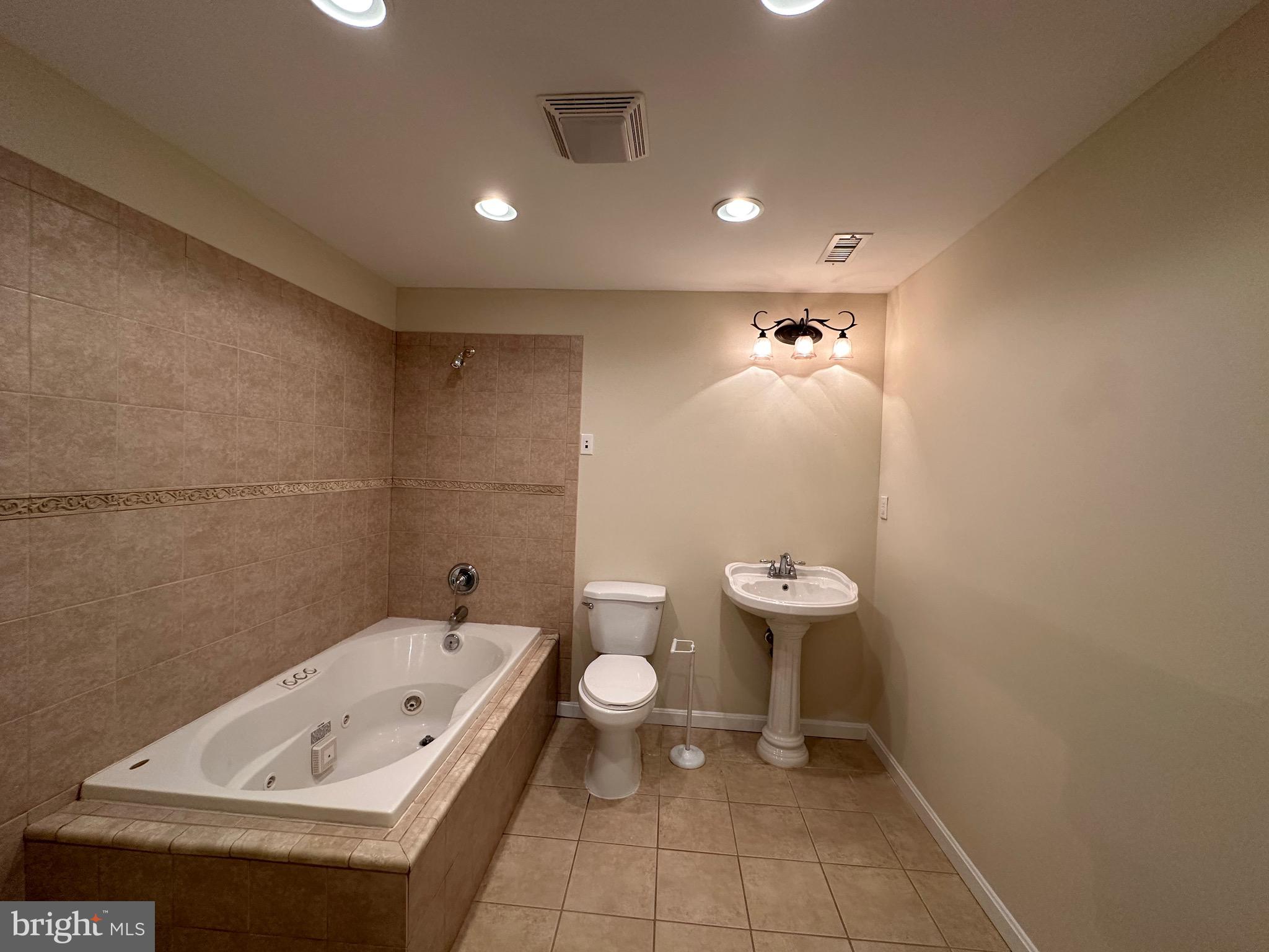 VIRGINIA OAKS - Residential