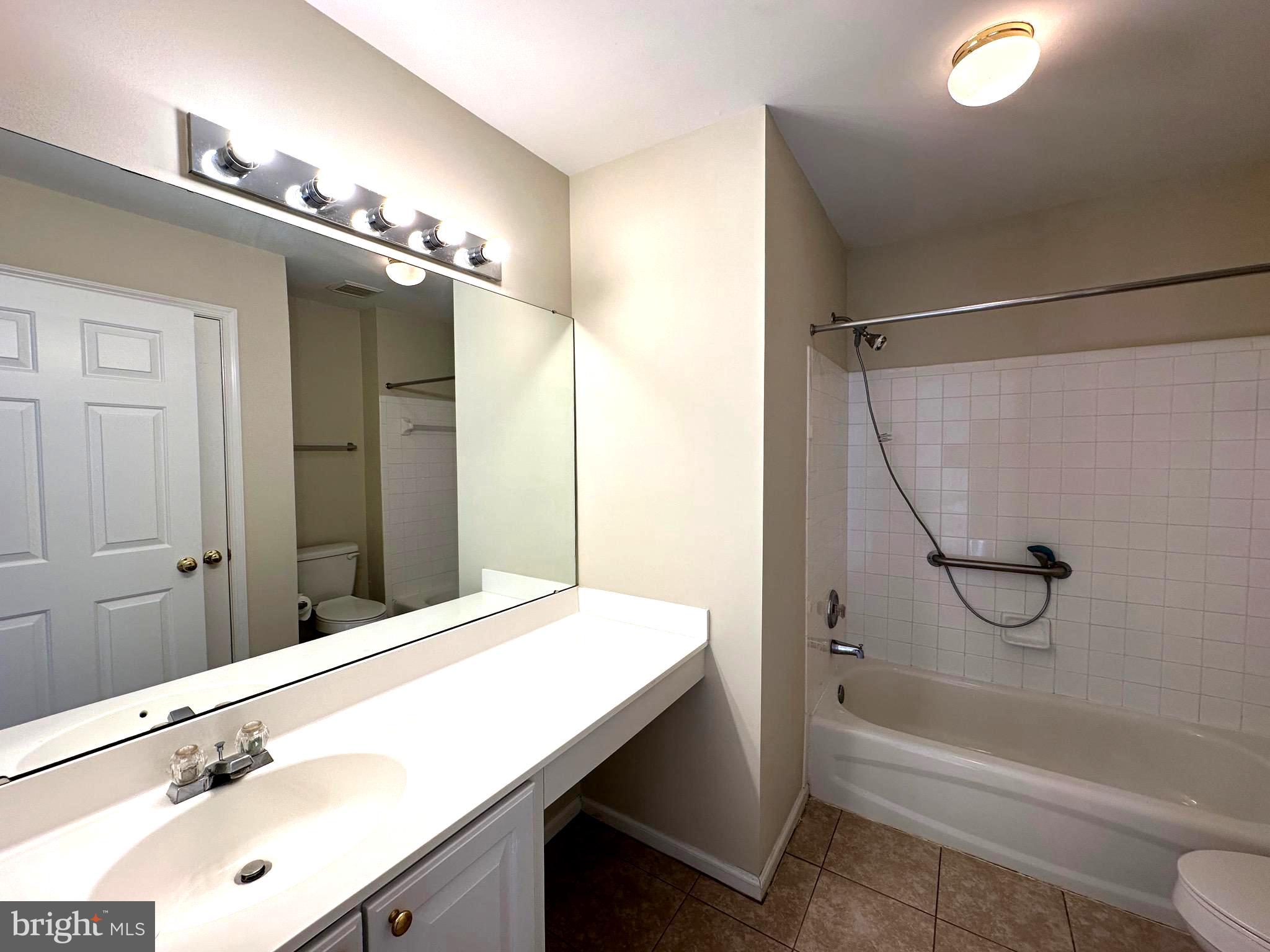 VIRGINIA OAKS - Residential