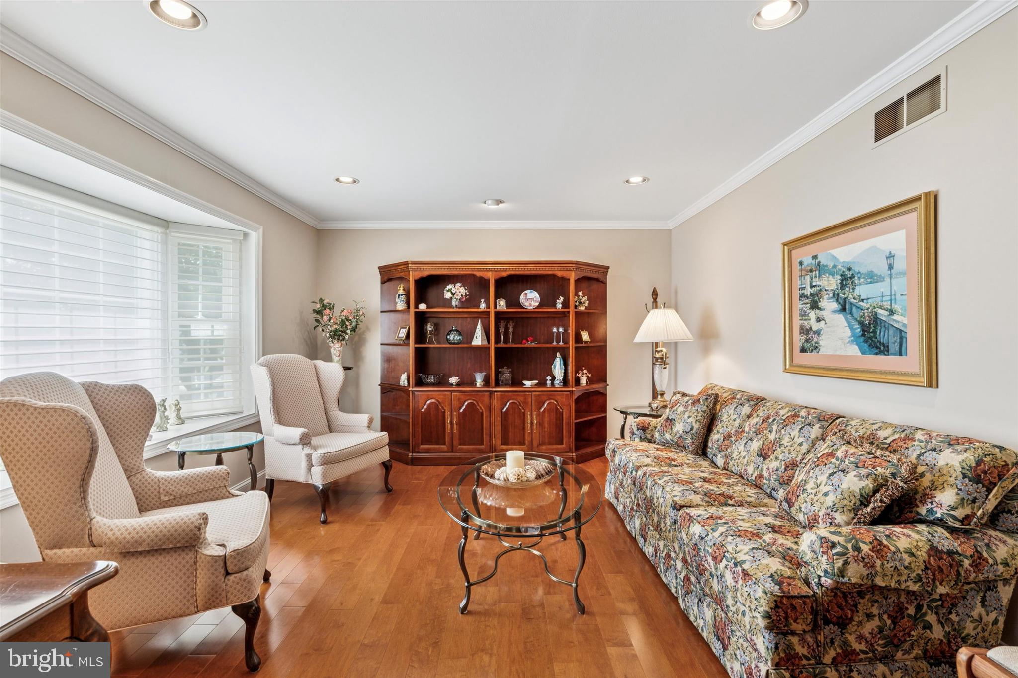 2104 CAROL LANE