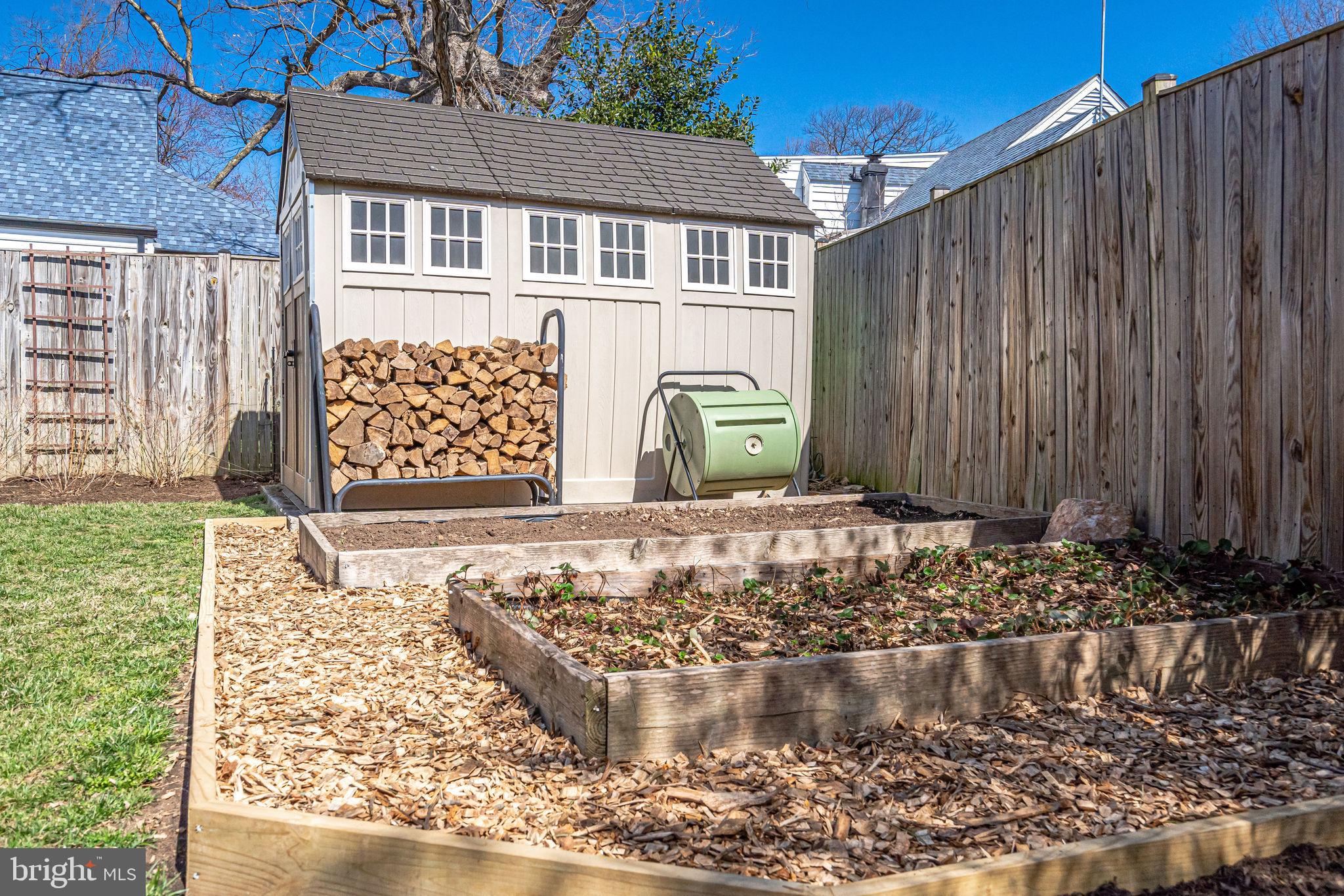 OAK KNOLL - Residential