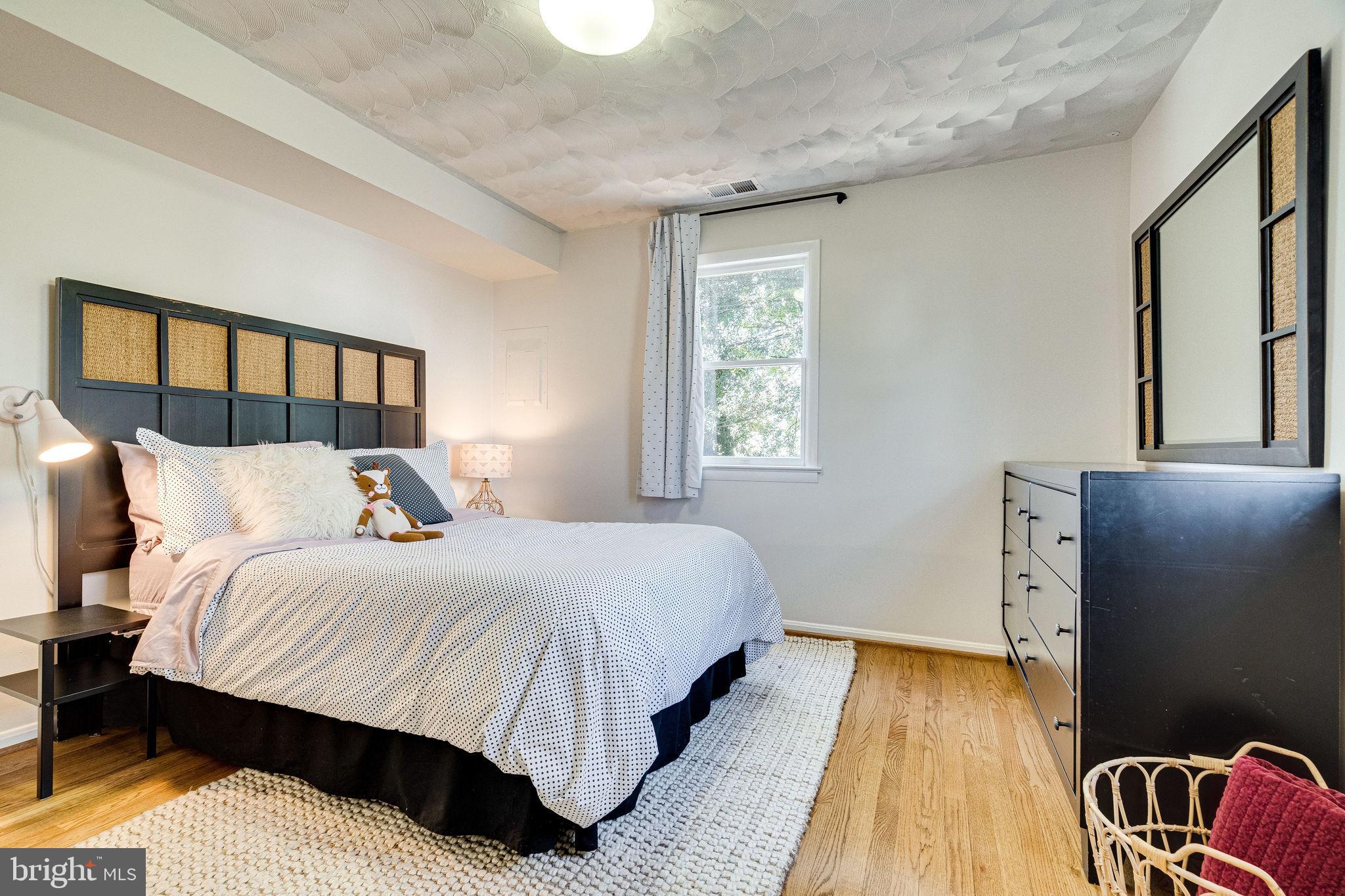 OAK KNOLL - Residential