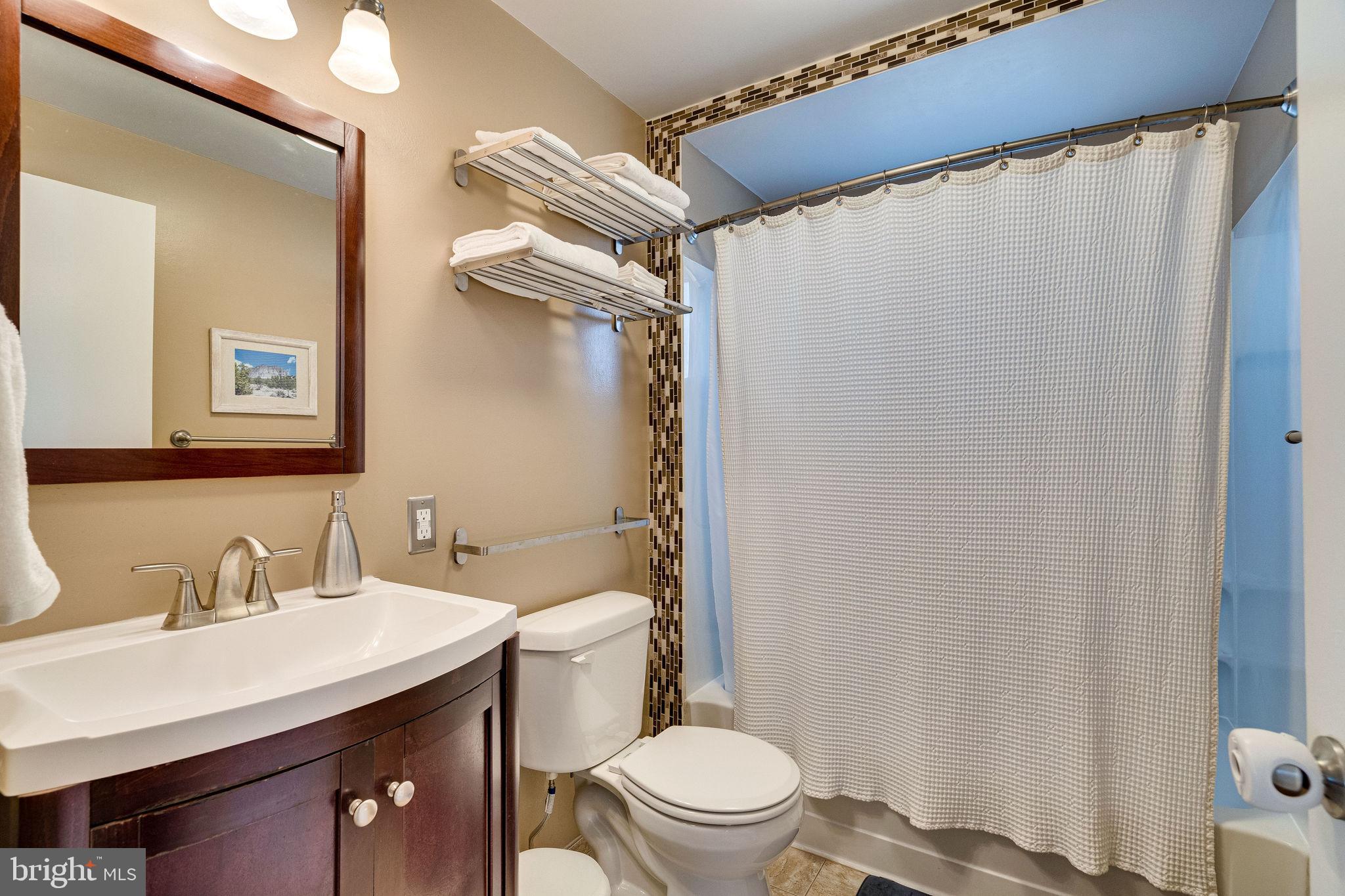 OAK KNOLL - Residential