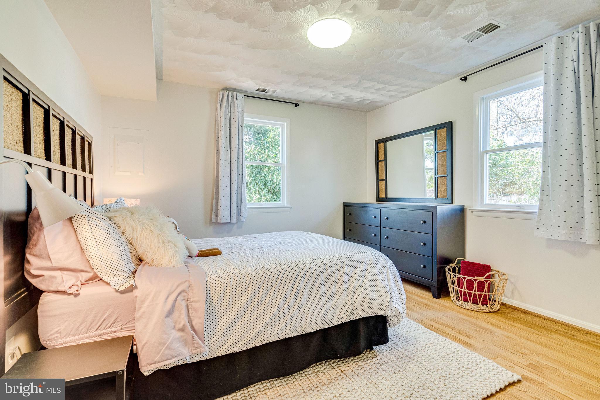 OAK KNOLL - Residential