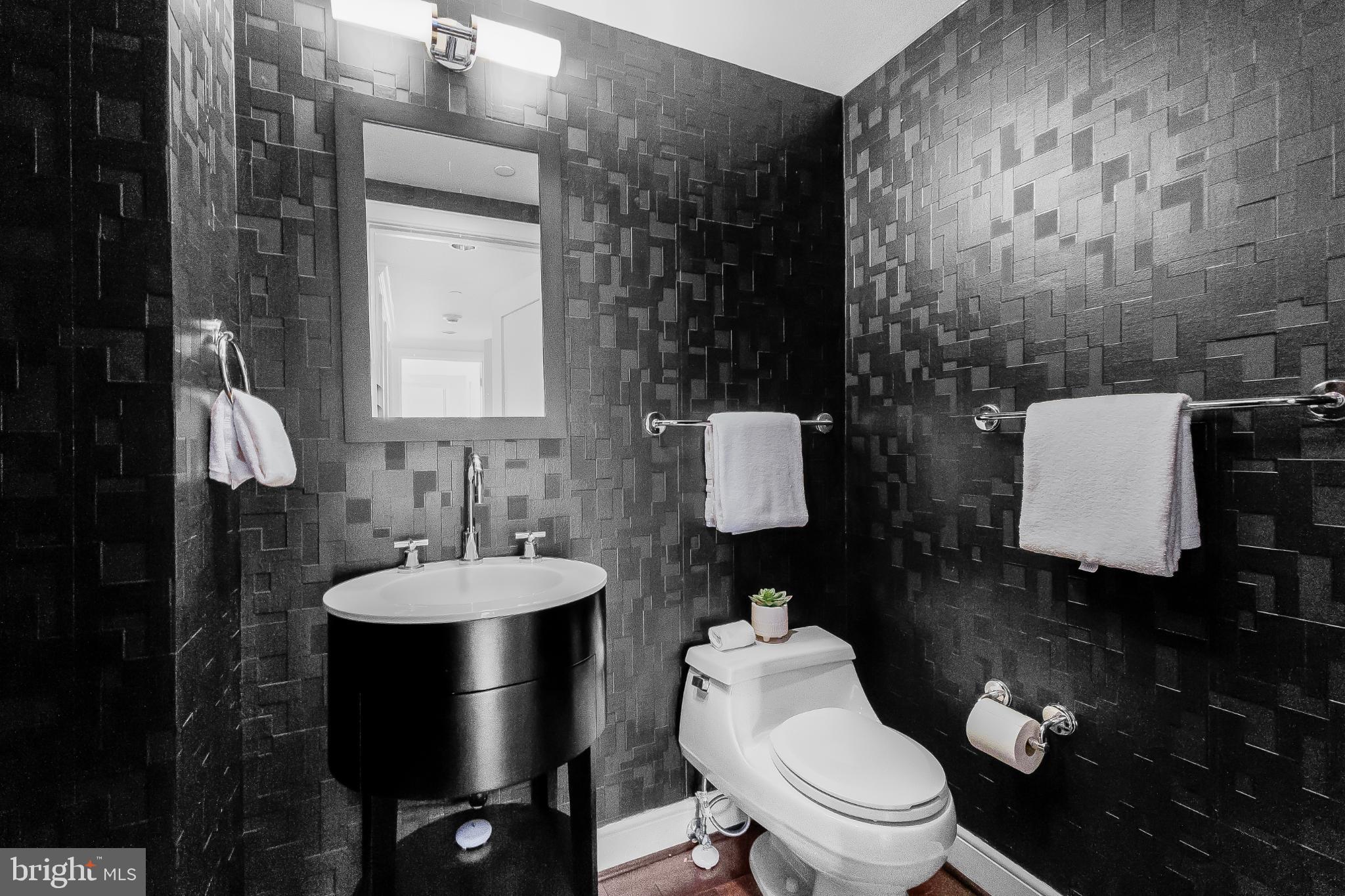 1111 19TH STREET N 1707