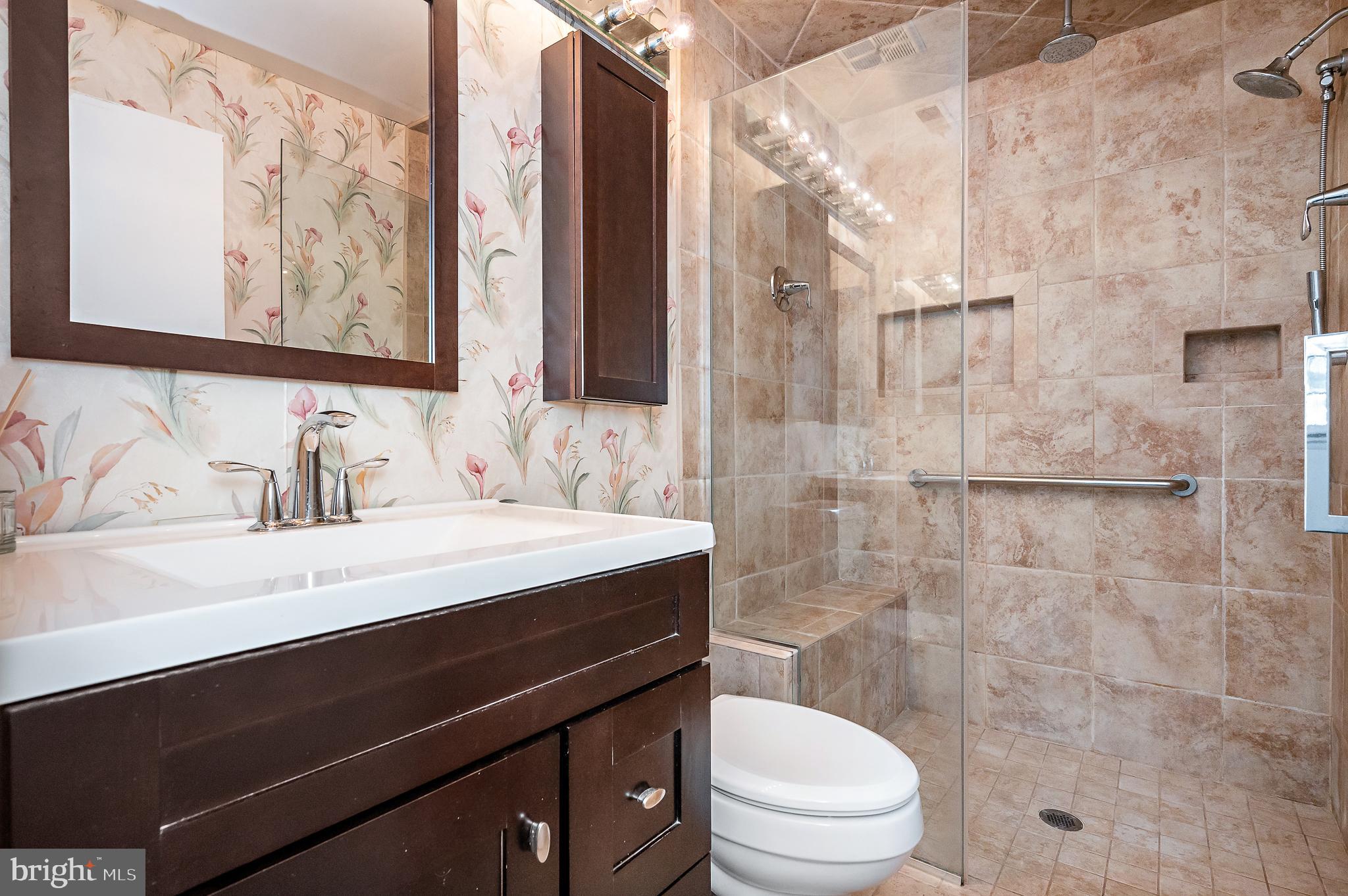 THE FALLS - Residential