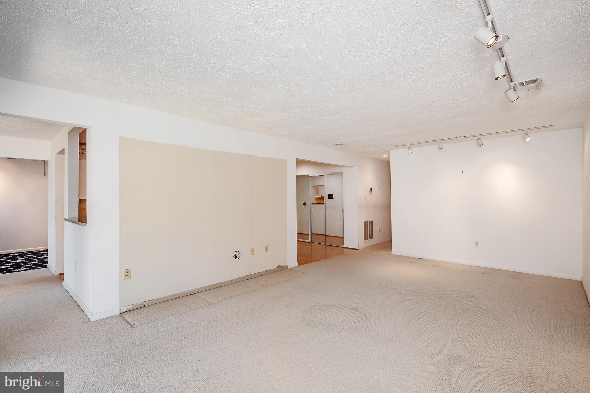 THE FALLS - Residential