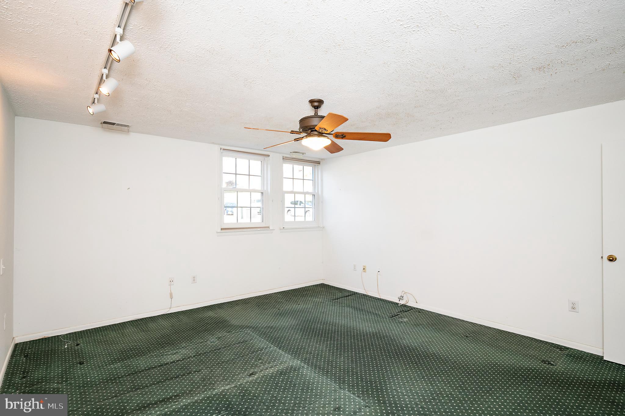 THE FALLS - Residential